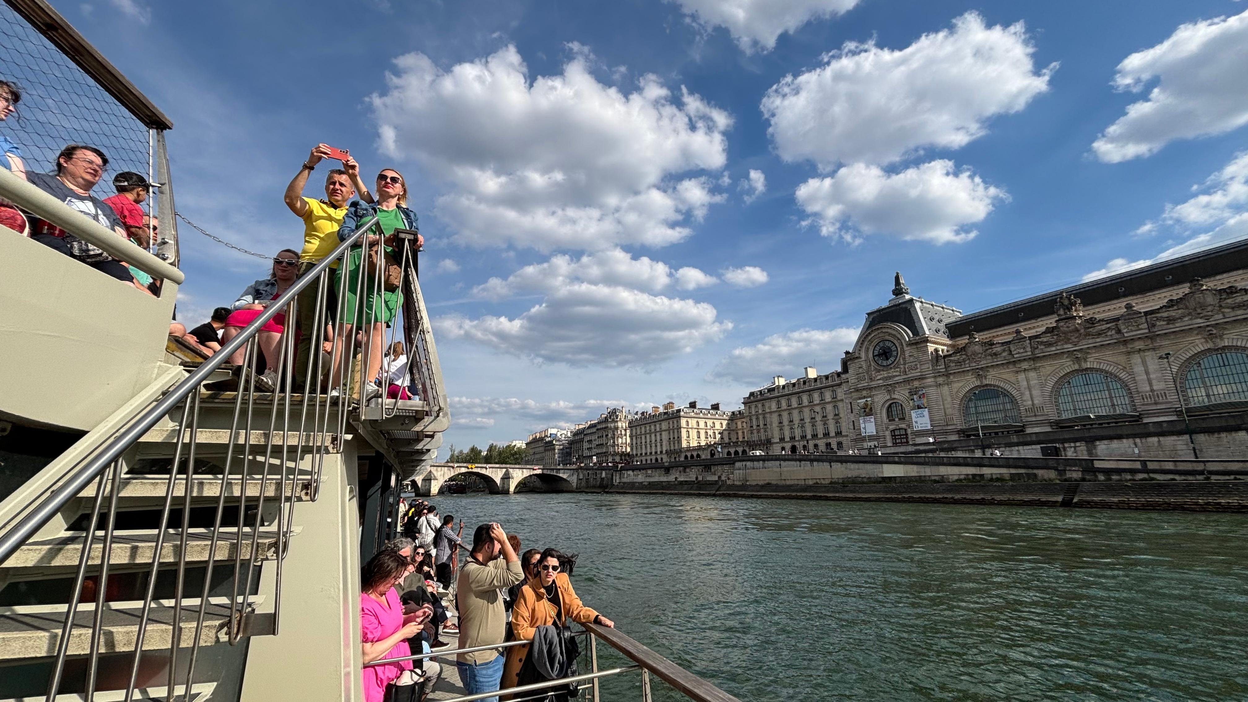 Paris: 1-Hour Seine River Sightseeing Cruise from the Eiffel Tower