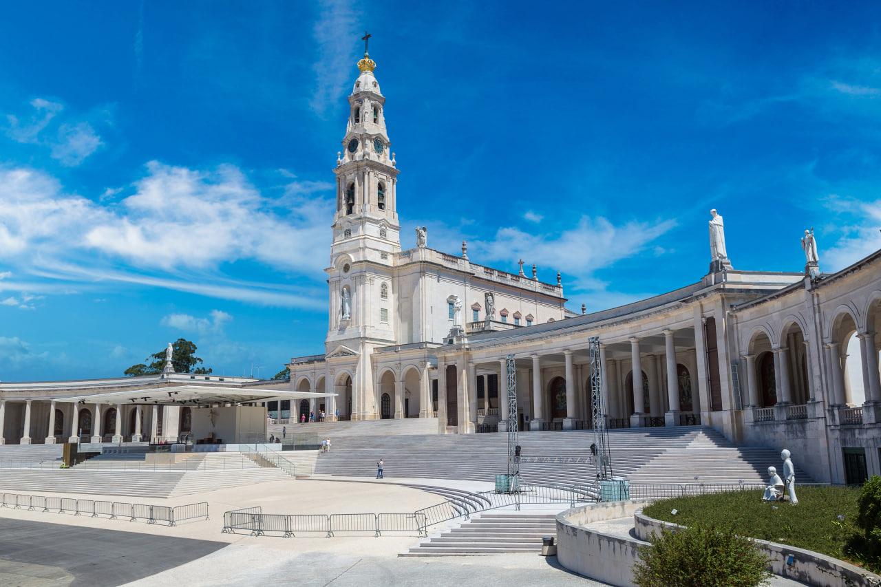 Fátima, Batalha, Nazaré & Óbidos Small-Group Day Tour from Lisbon