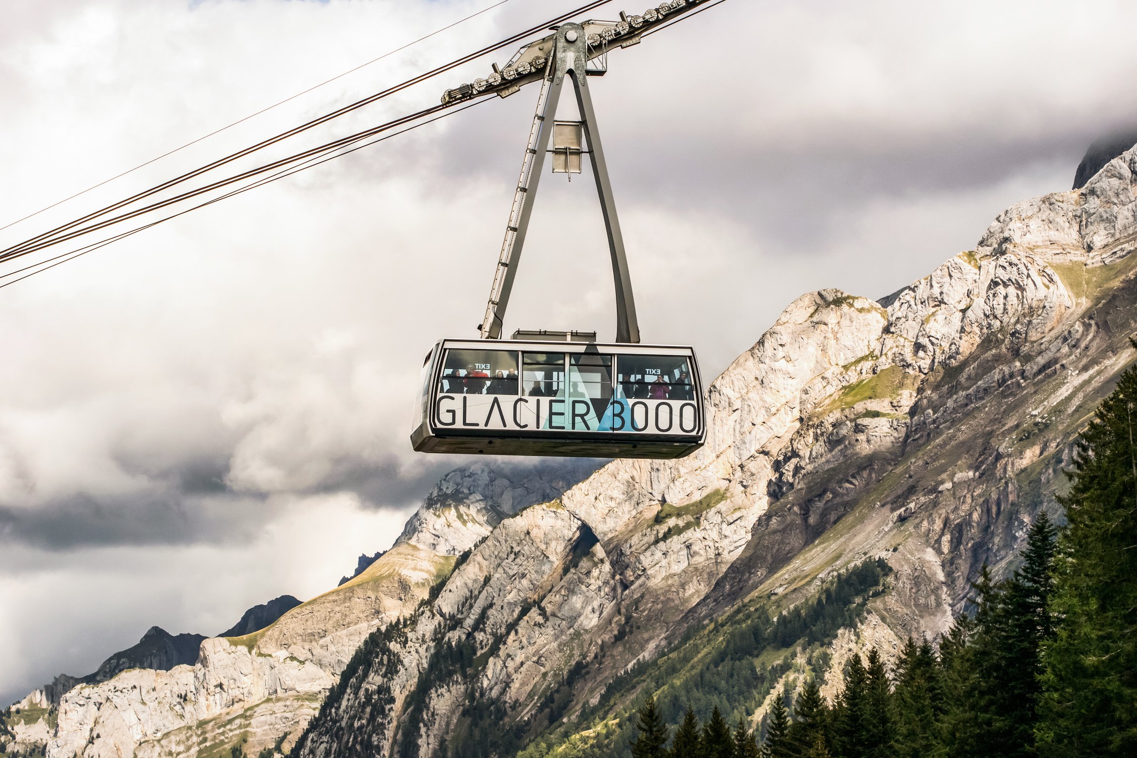 Full-Day Trip to Riviera Col du Pillon & Glacier 3000