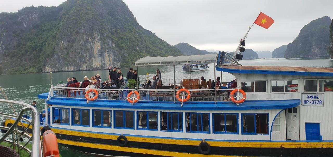 Cat Ba Island: Full-Day Lan Ha & Ha Long Bay Cruise
