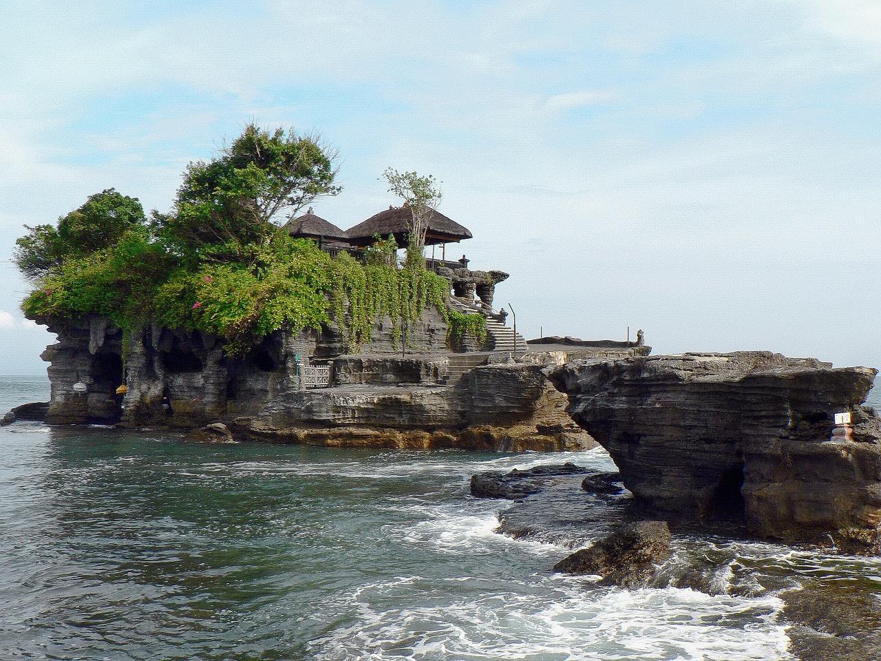 Tanah Lot, Taman Ayun & Ubud Day Tour with Kecak Fire Dance