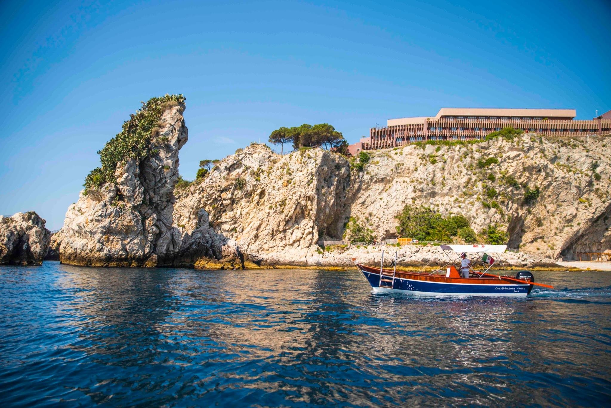 Taormina Coastal Boat Adventure with Snorkeling & Prosecco