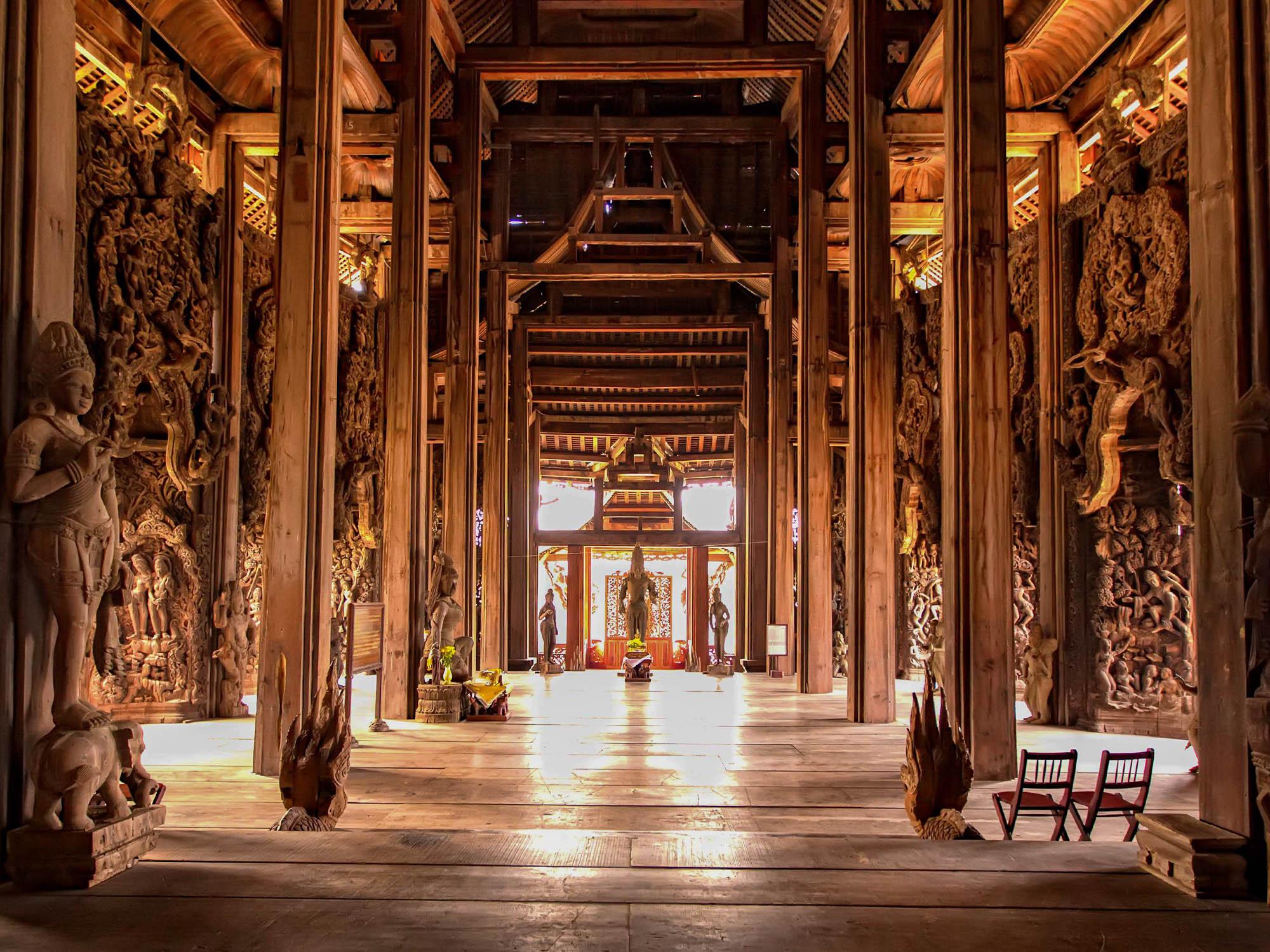 Bangkok to Pattaya: Koh Larn Island & Sanctuary of Truth Day Trip