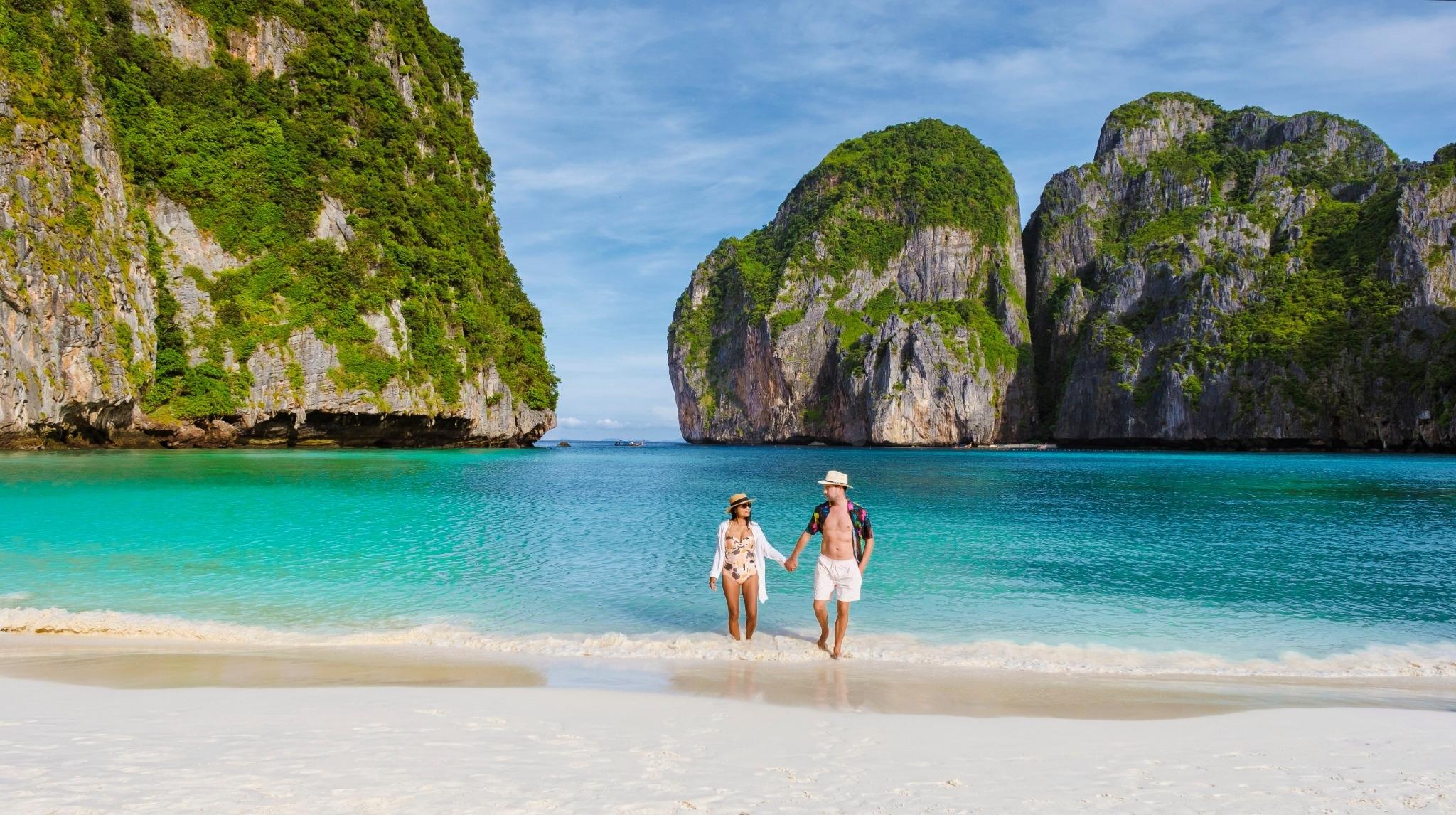 Phuket: Phi Phi Islands & Maya Bay Speedboat Day Trip with Lunch