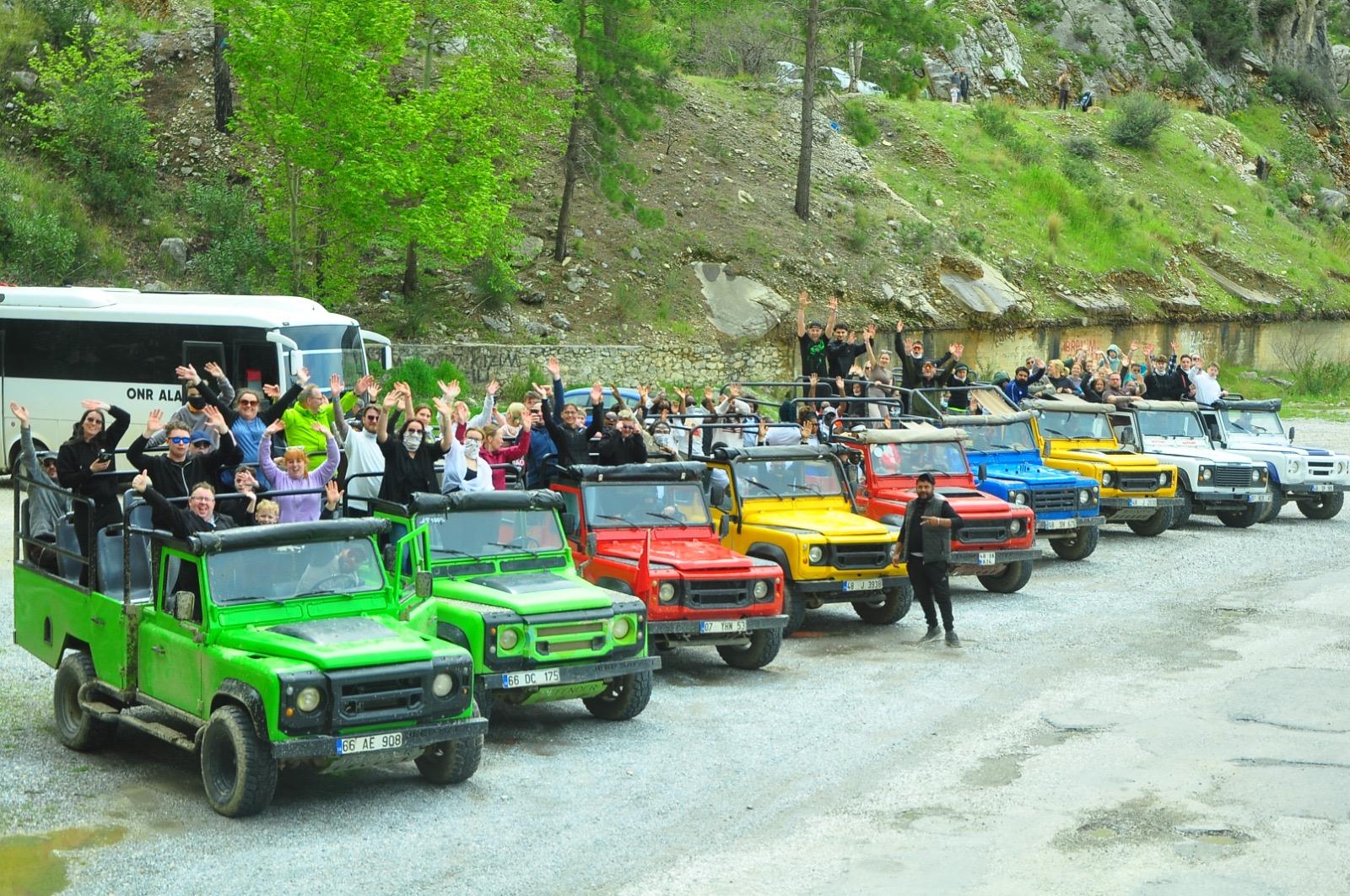 Side: Jeep Safari, Green Canyon & Mud Bath Adventure