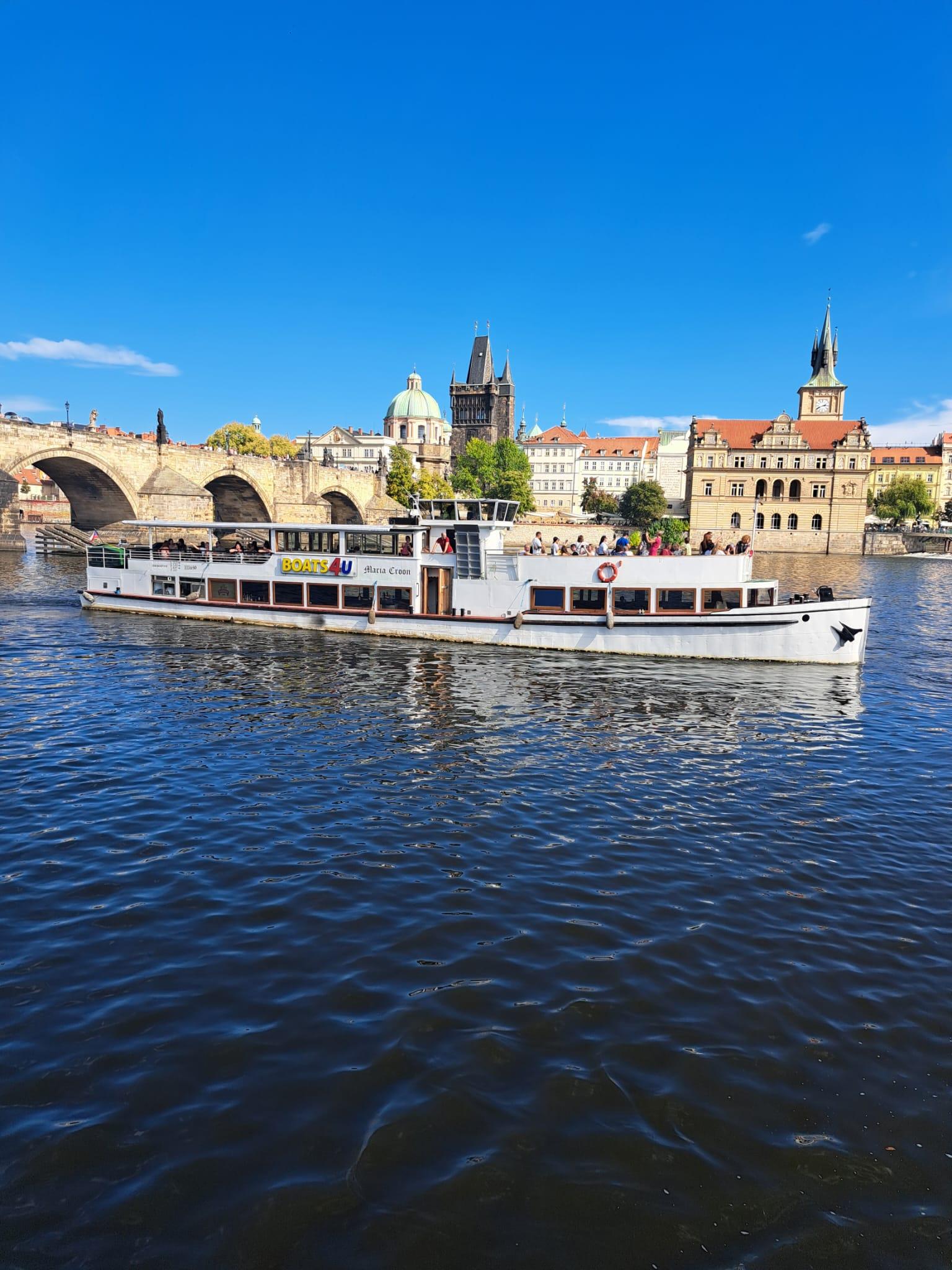 Vltava River Evening Cruise with Three-Course Dinner