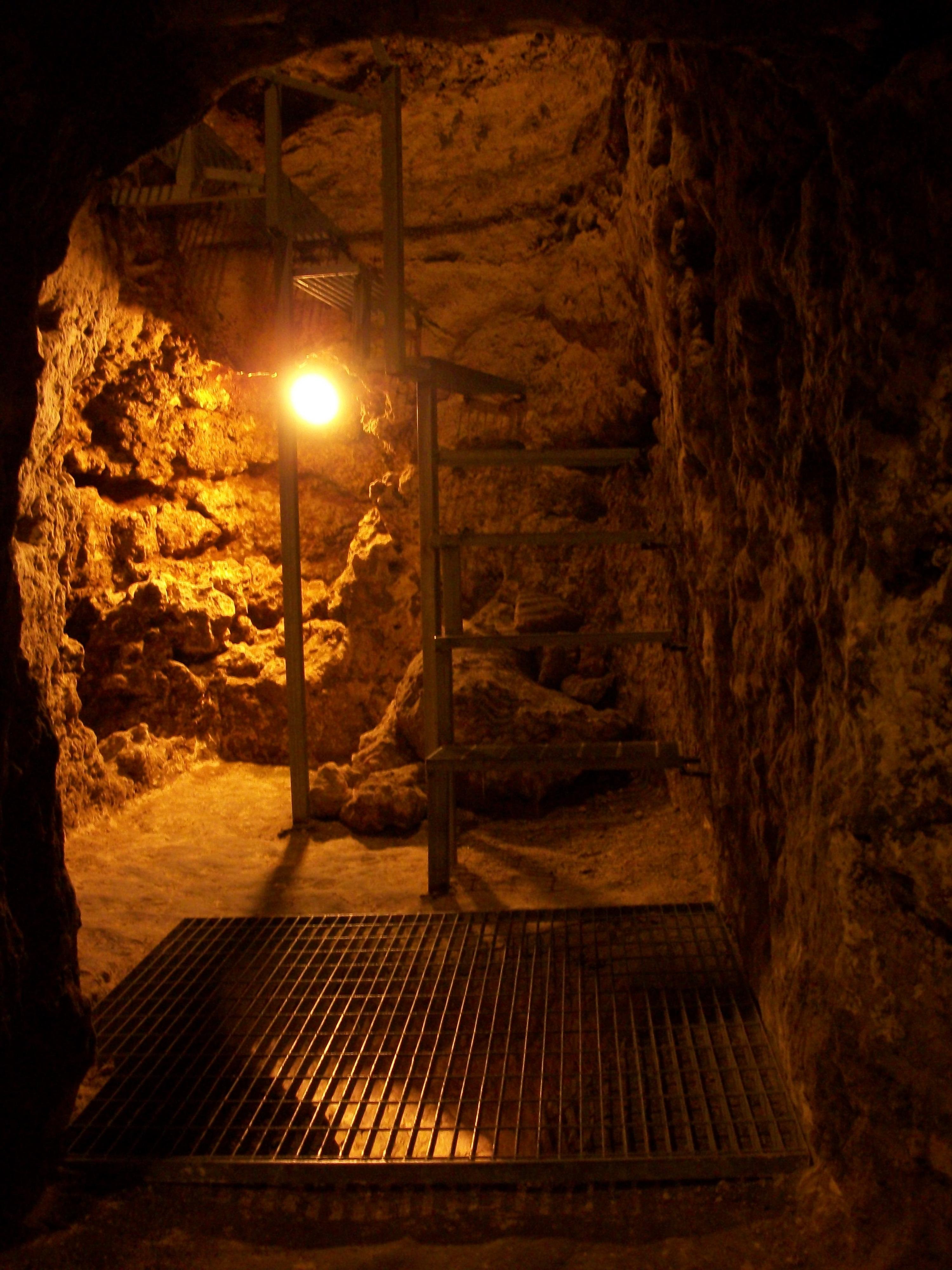 Lecce Walking Tour with Underground Museum & Wine Tasting