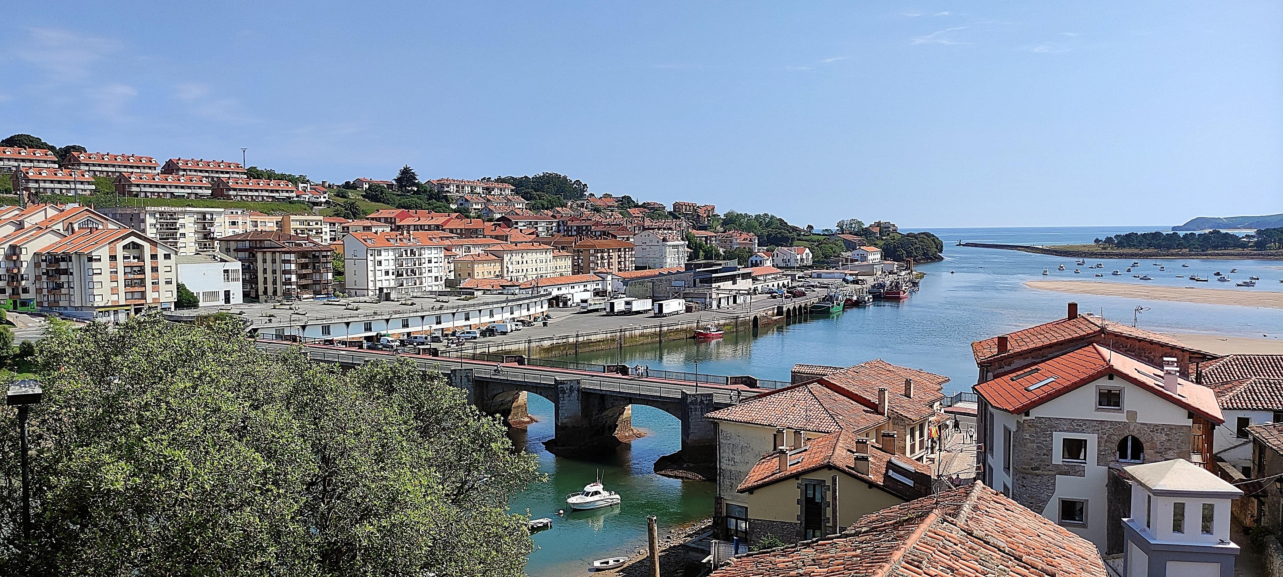 Western Cantabria Villages: Santillana, Altamira, Comillas & San Vicente Small Group Tour