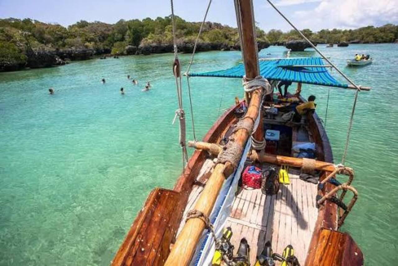 Zanzibar Blue Safari: Snorkeling, Kwale Island & Seafood BBQ