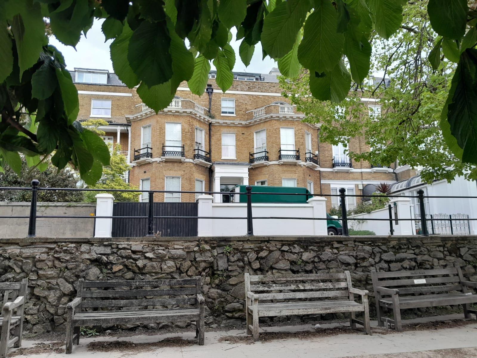 Private London: Kew Gardens, Richmond & Ted Lasso Tour