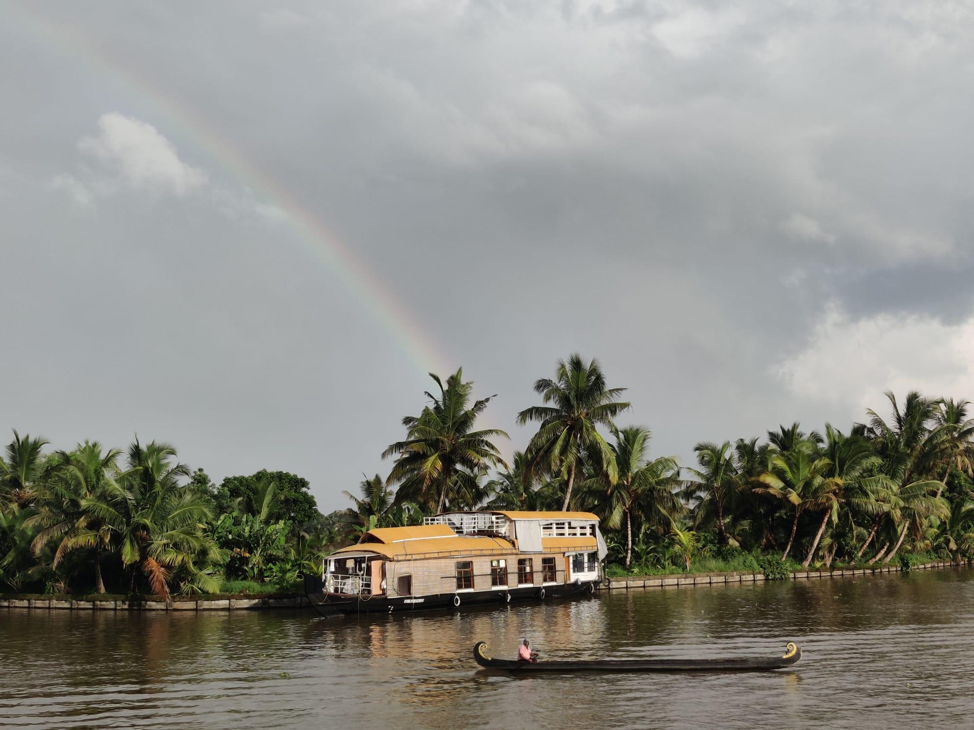 5-Day Kerala Escape: Munnar Hills, Thekkady Wildlife & Alleppey Houseboat