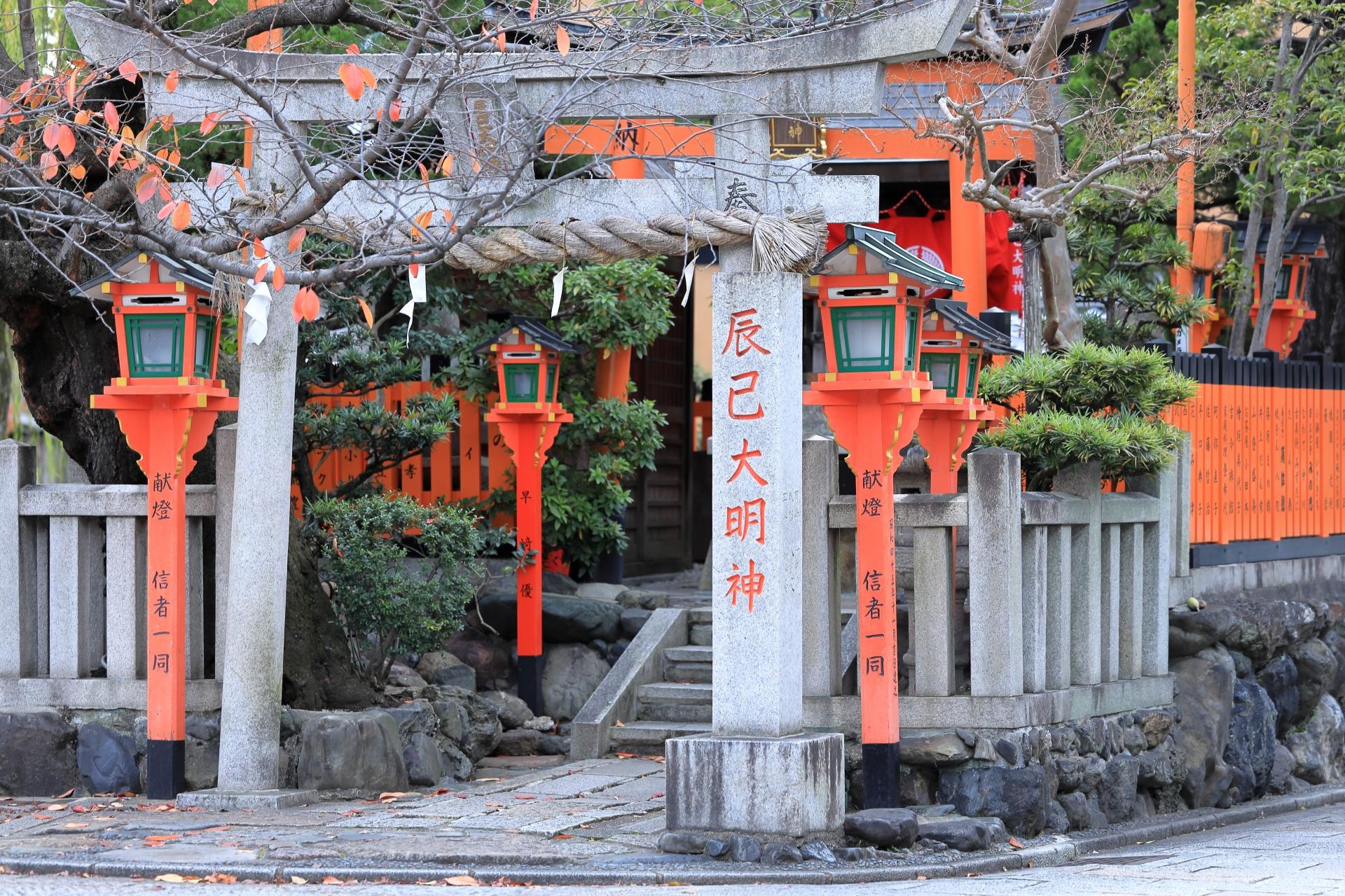 Gion Corner Kyoto - evening streets and teahouse district around the theatre — image 9