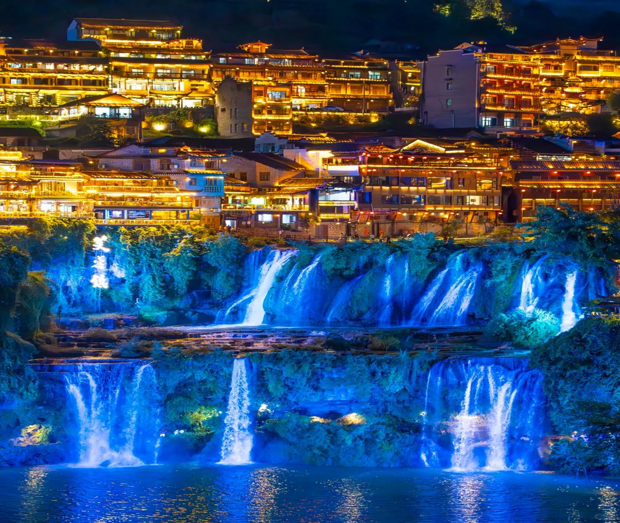Zhangjiajie to Fenghuang & Furong Waterfall Town: Private Day Tour