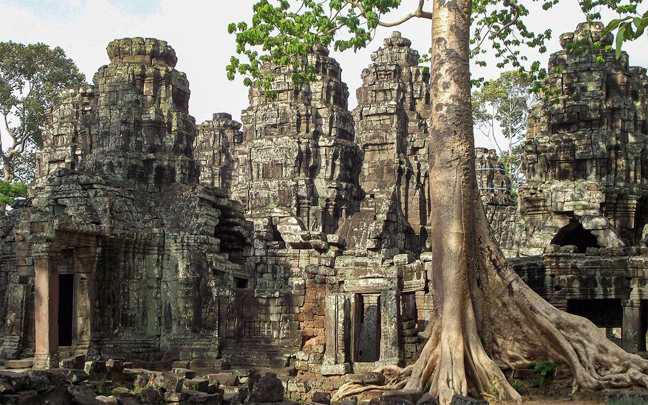 Angkor Wat Small-Group Sunrise or Sunset Expedition