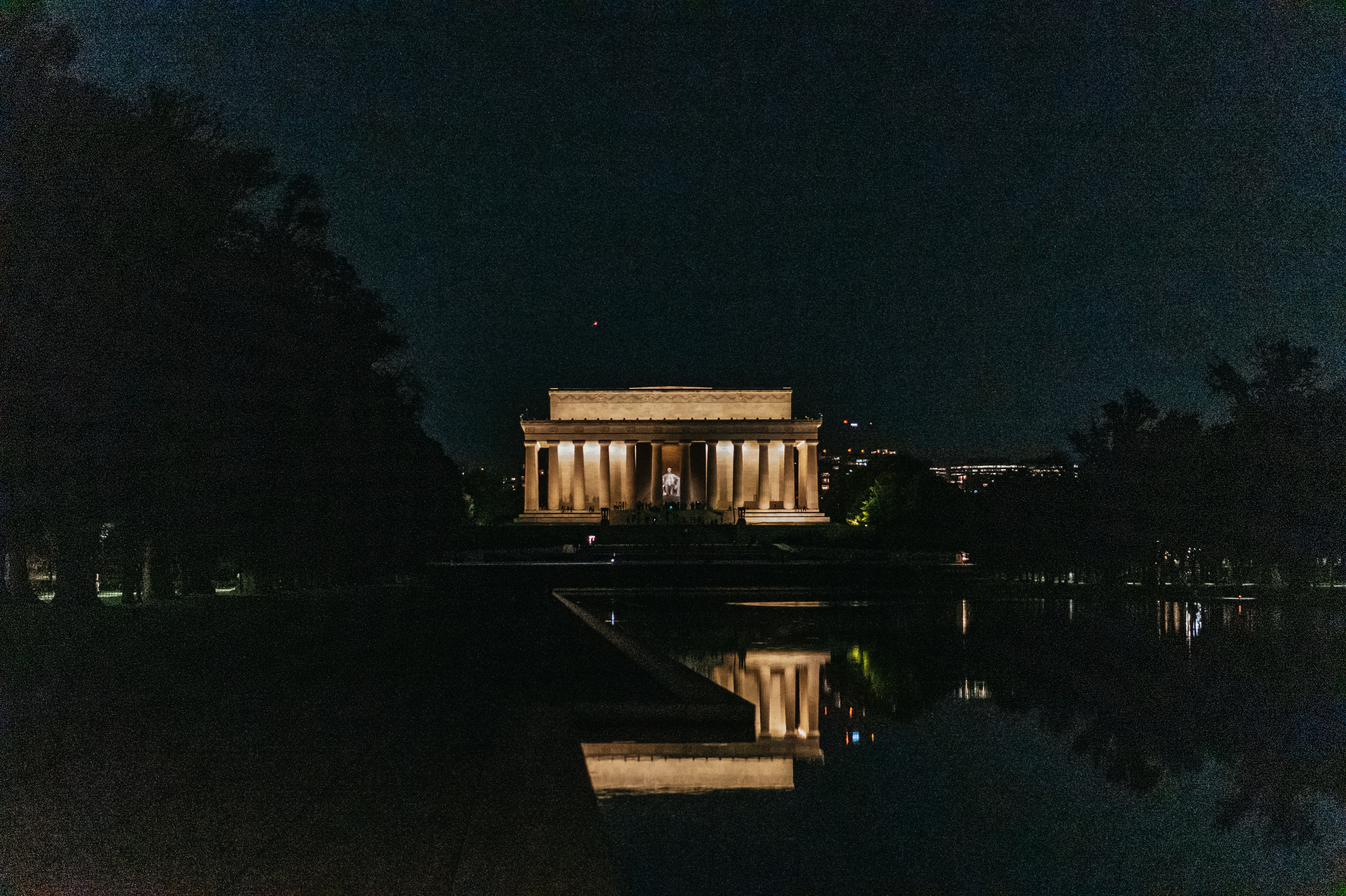 DC Monuments by Moonlight: Nighttime Trolley Tour