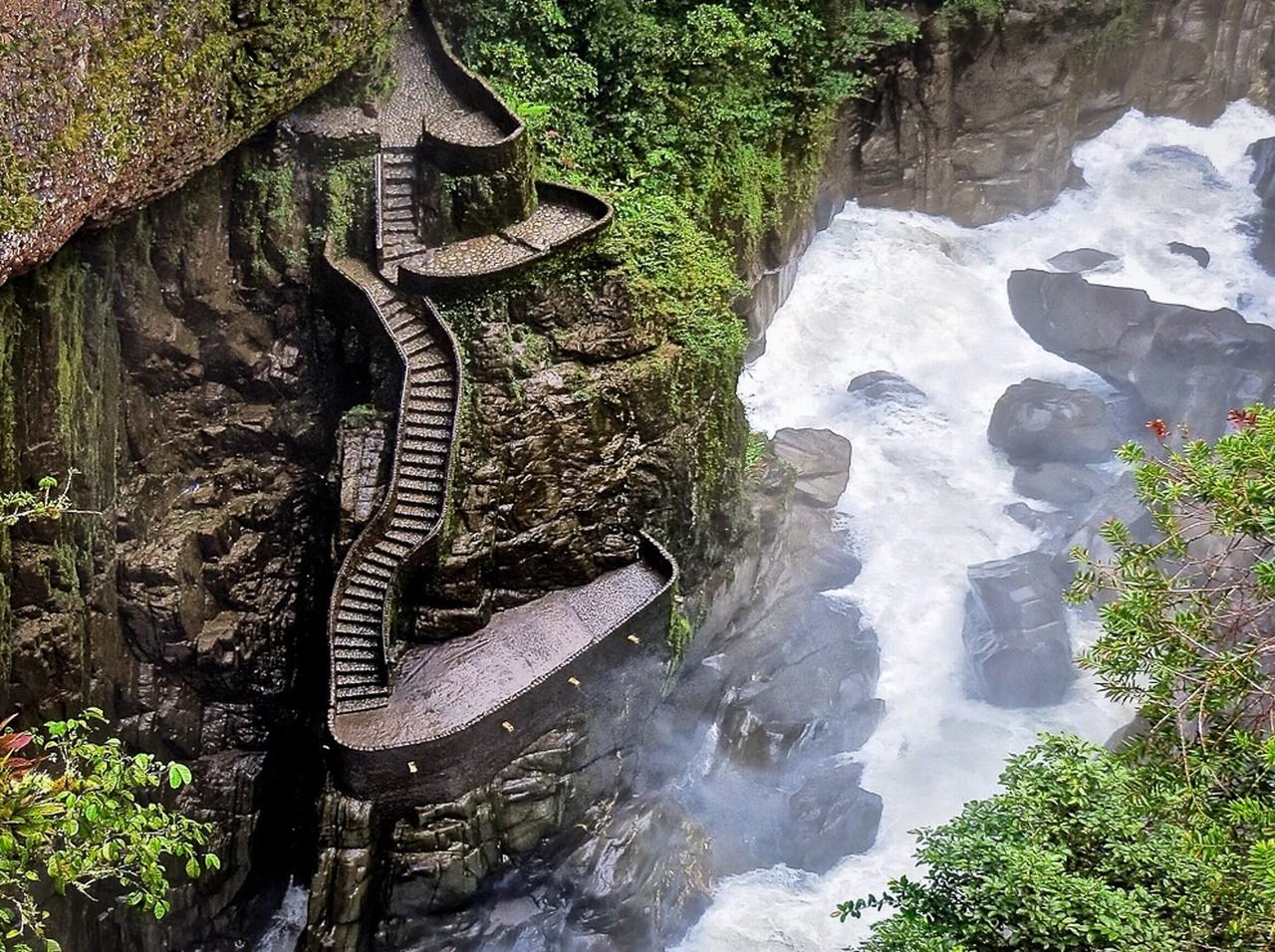 Baños 8-Waterfall Route: Guided Day Tour with Lunch