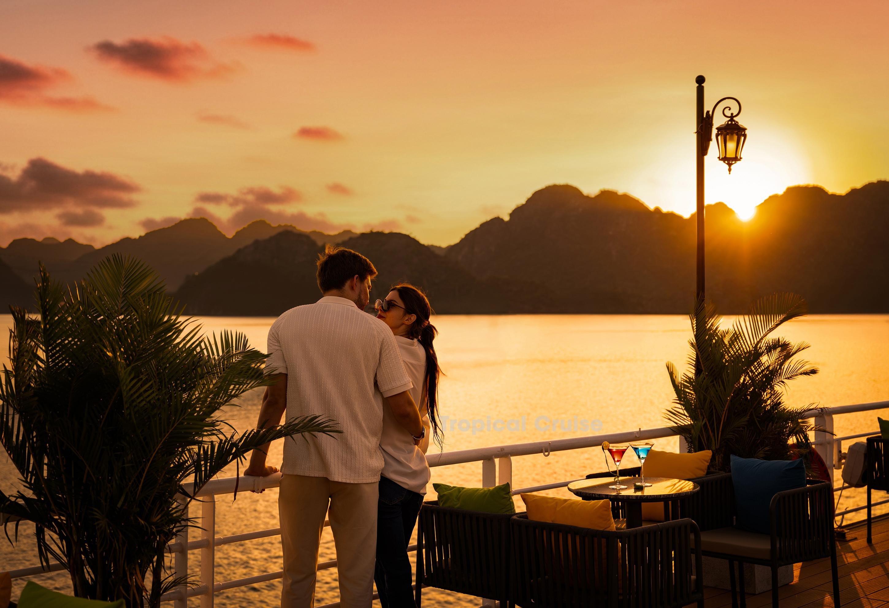 Ha Long to Lan Ha Bay Full-Day Cruise from Hanoi