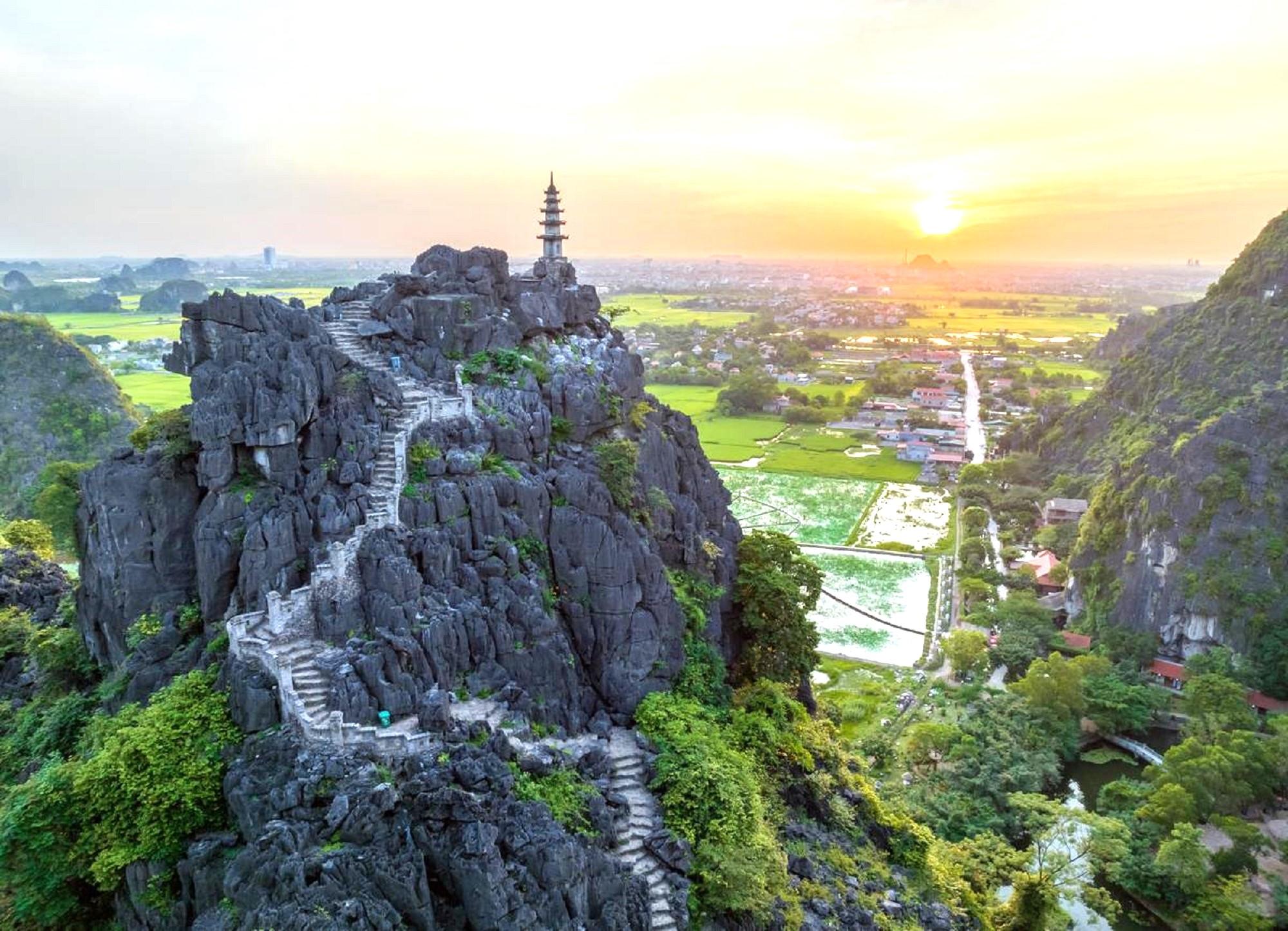 Ninh Binh Private Full-Day Tour: Bai Dinh, Trang An & Mua Cave