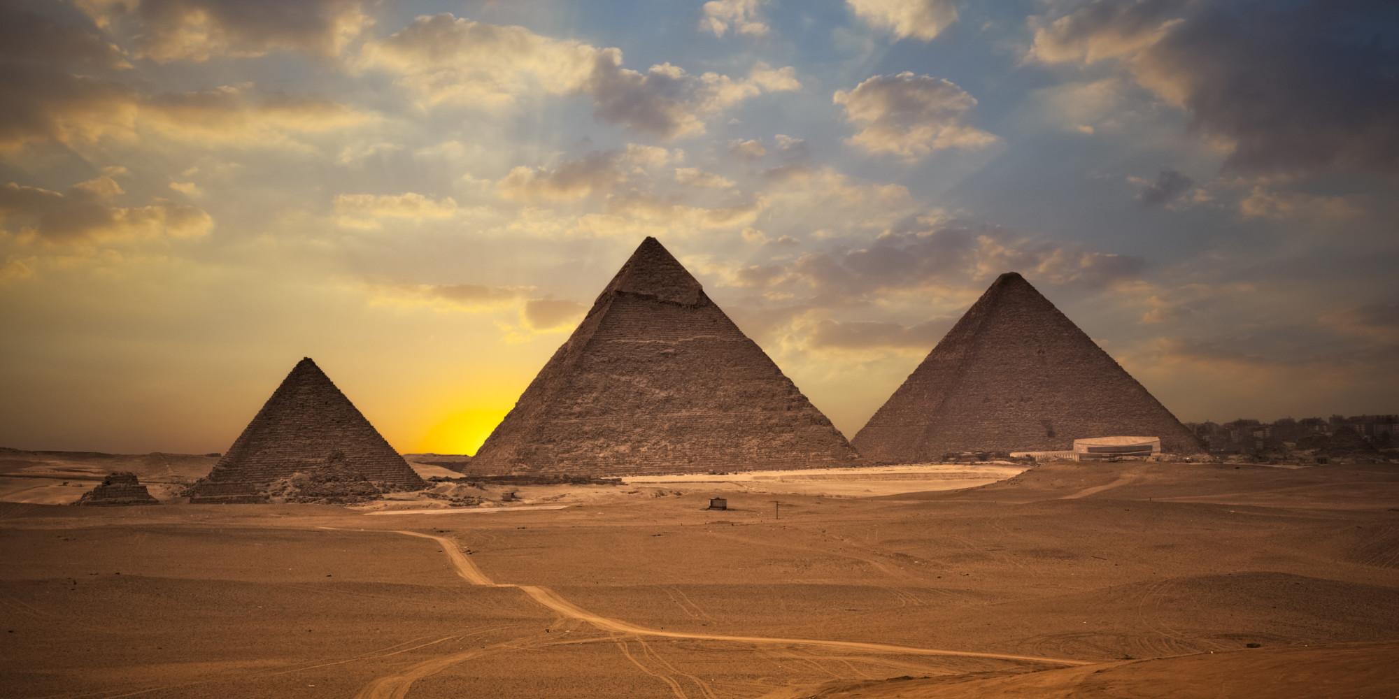 Cairo: Pyramids, Sakkara & Memphis Full-Day Expedition
