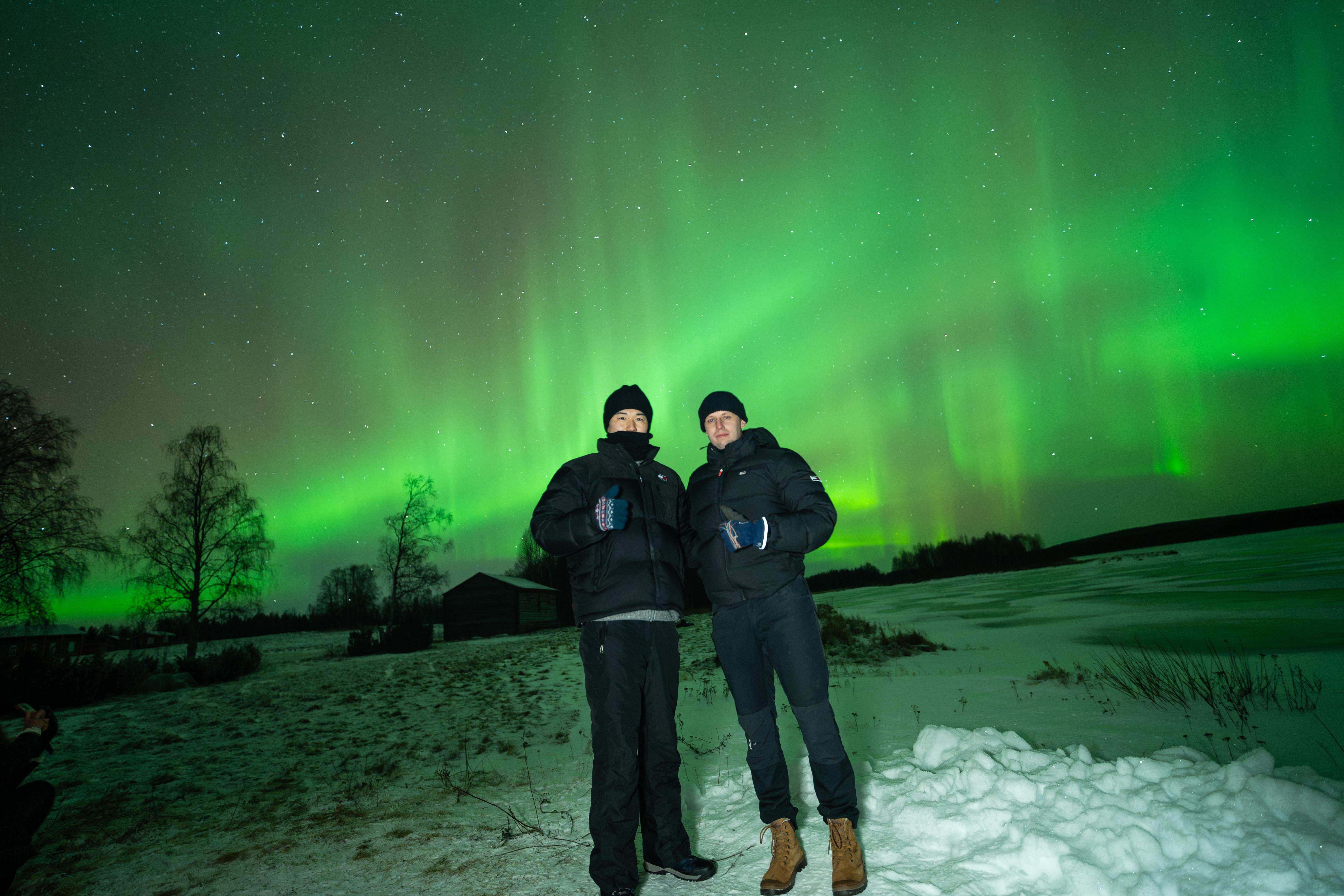 Rovaniemi Aurora Hunt – Expert-Led Northern Lights Chase with Free Photos