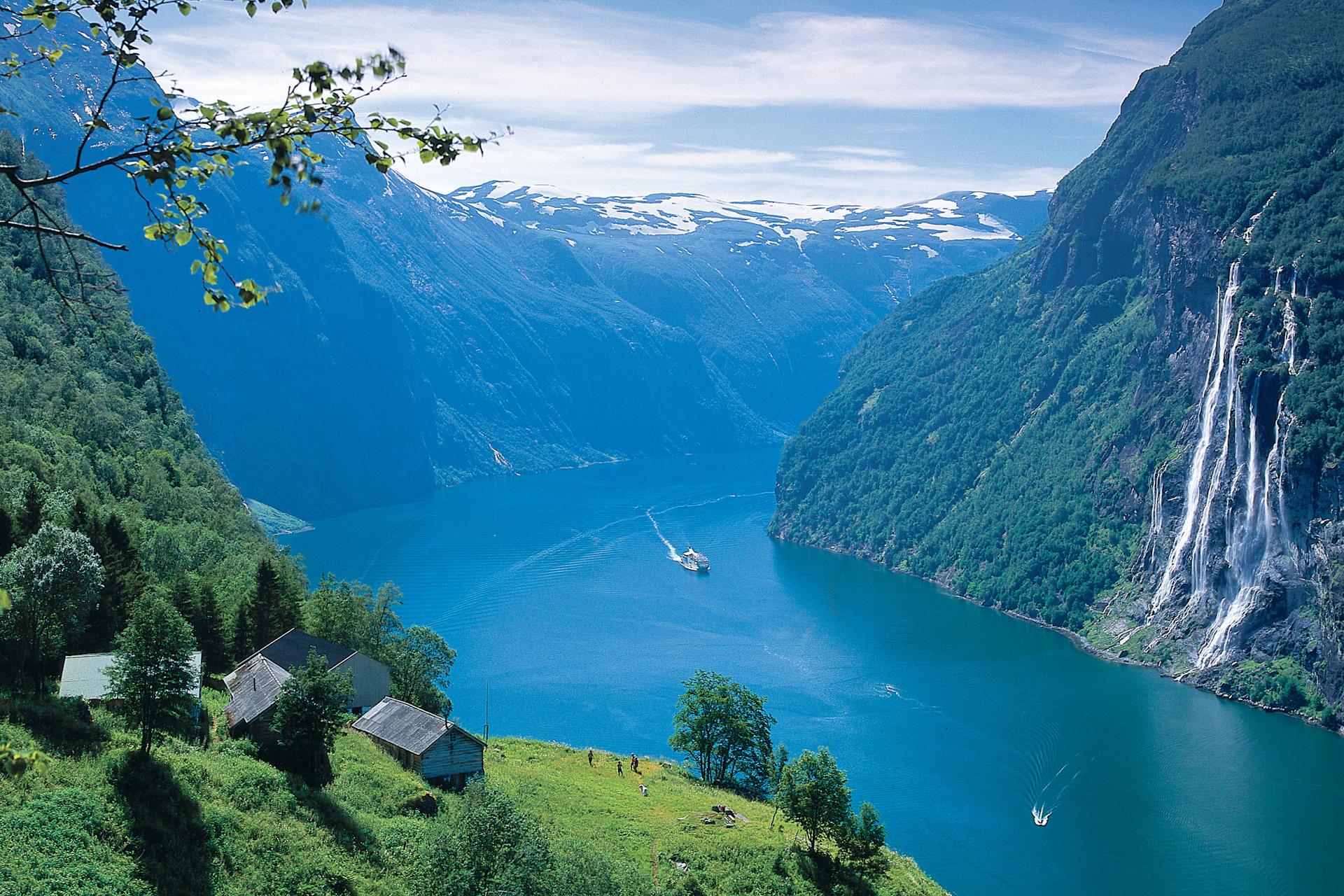 Ålesund to Geiranger Full-Day Fjord & Mountain Tour