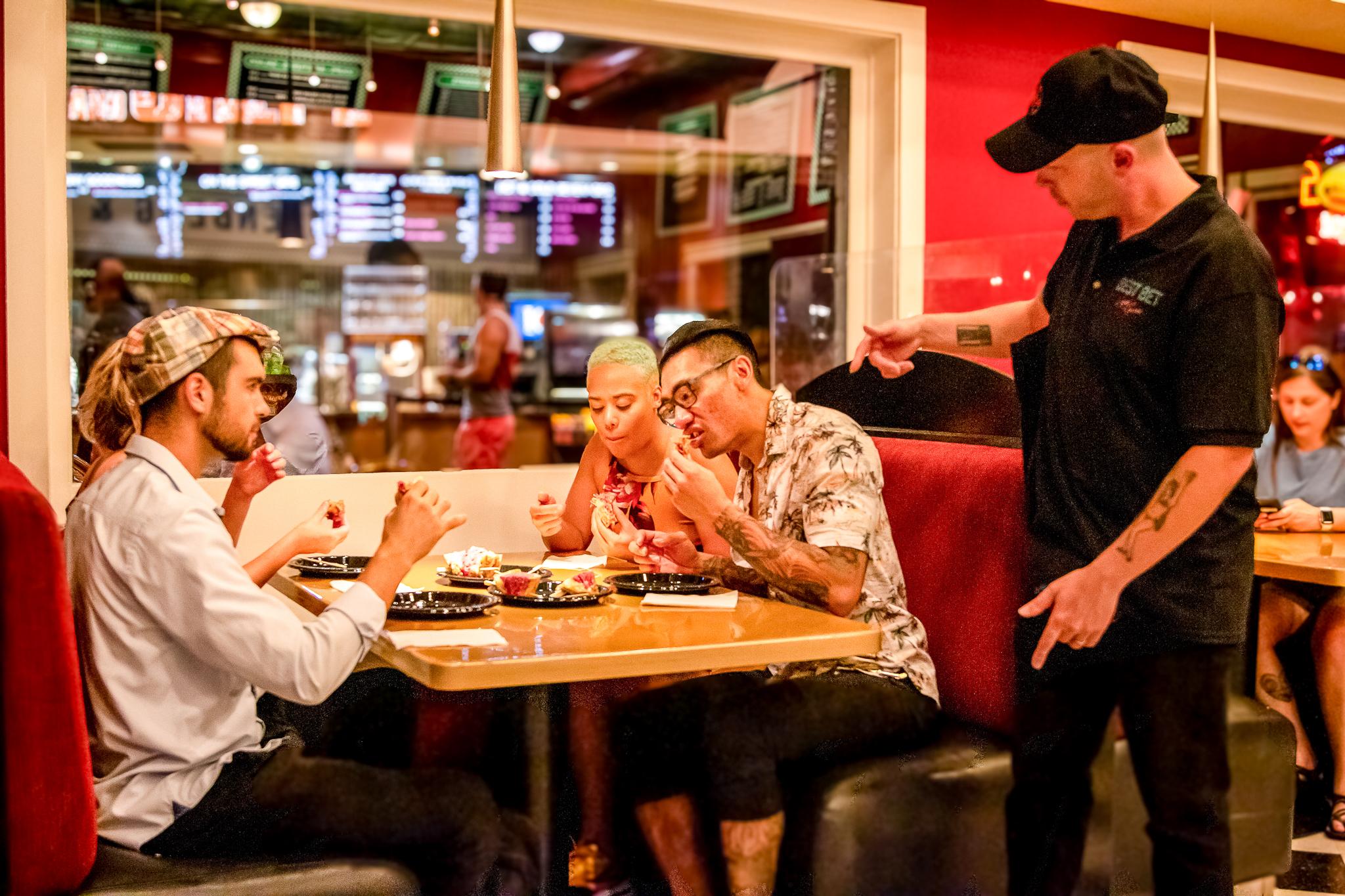 Las Vegas: Foodie Walking Tour on The Strip with Tastings