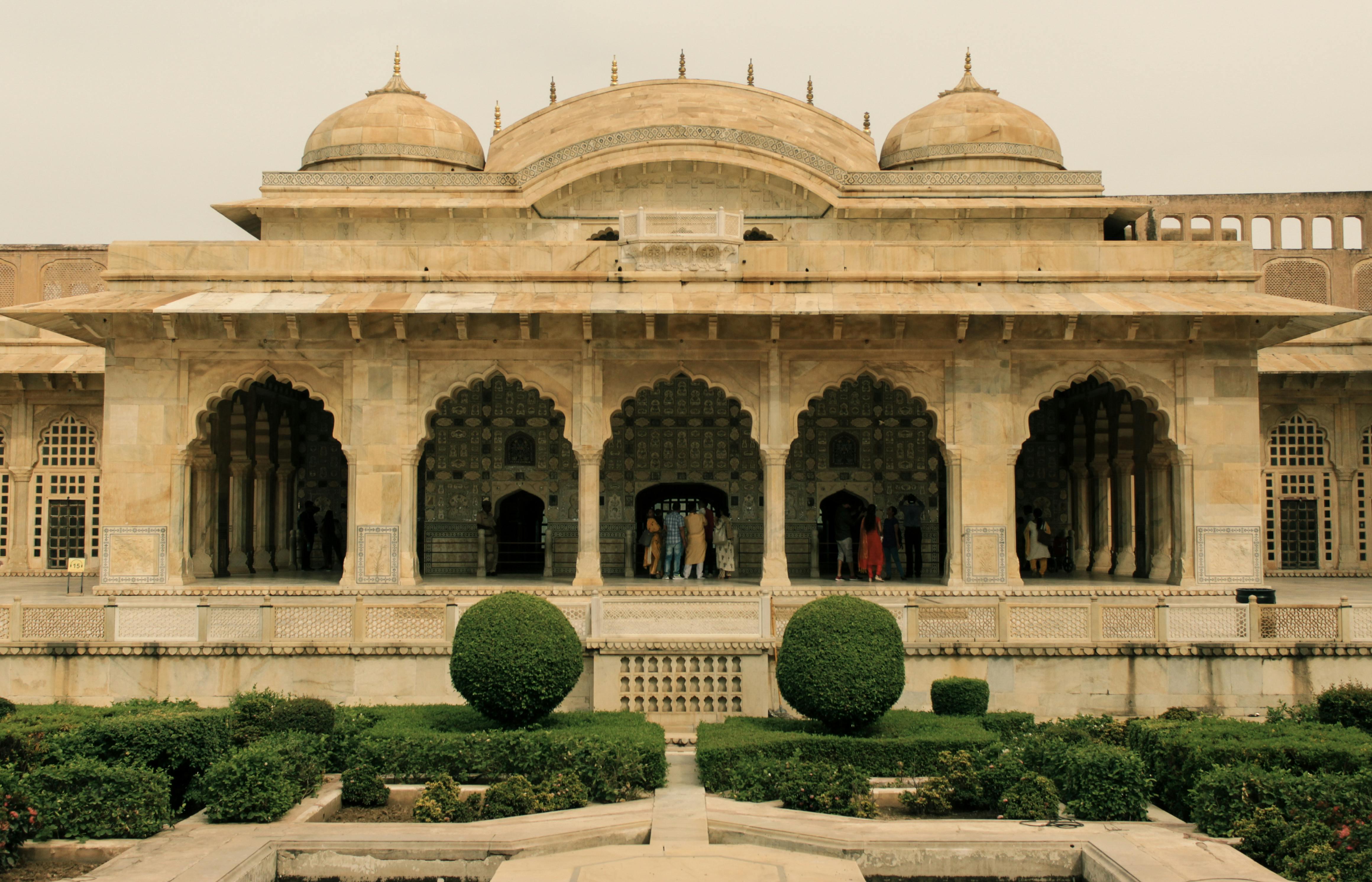 Delhi to Taj Mahal Luxury Private Day Tour by Audi/BMW with 5-Star Meal