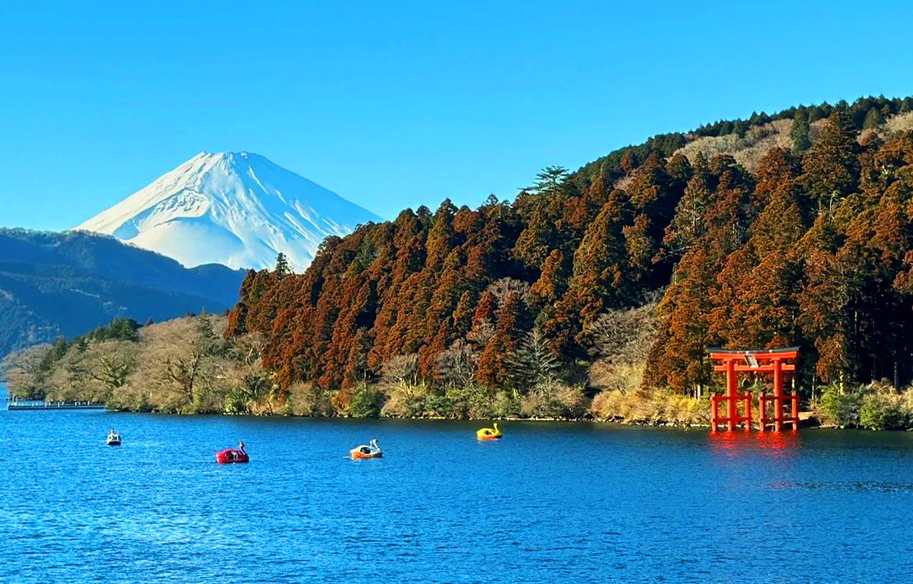 Hakone one day tour from Tokyo — Mt. Fuji, Lake Ashi, and Hakone Ropeway — photo 4