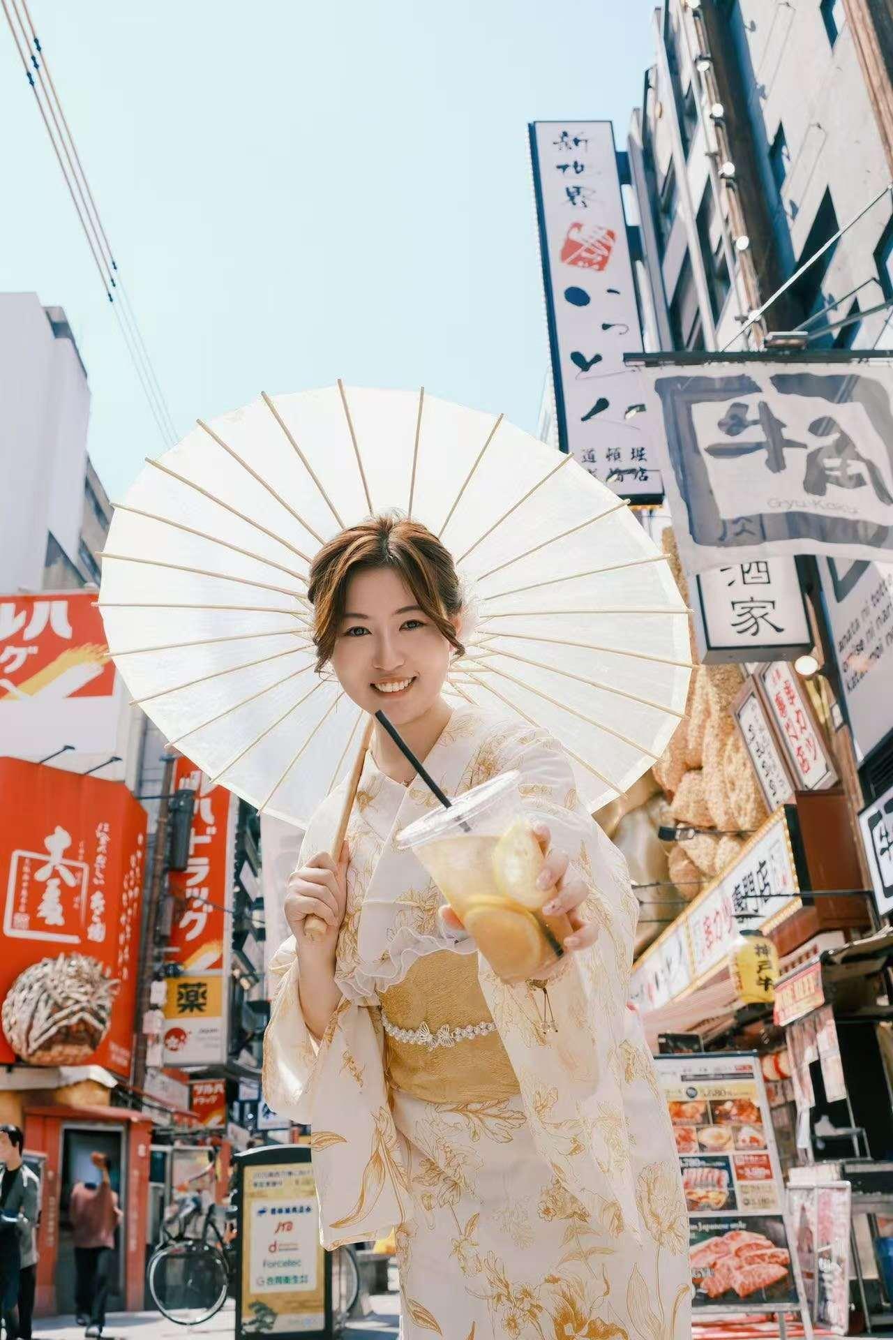 Osaka: Private Custom Kimono Photoshoot & Walking Tour