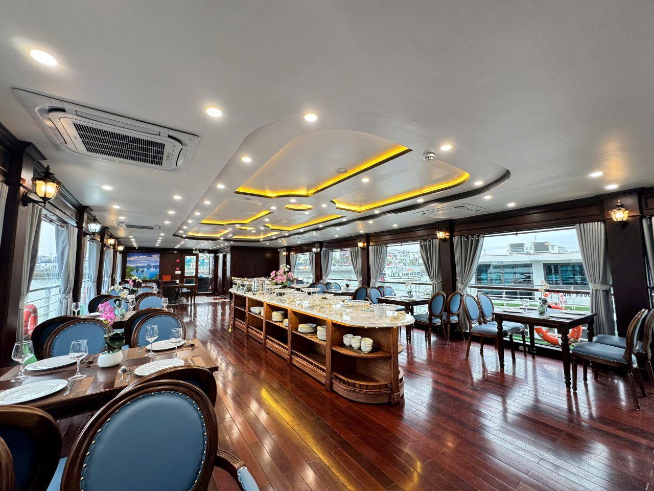 Ha Long Bay Day Trip from Hanoi: Luxury or Standard Cruise with Lunch
