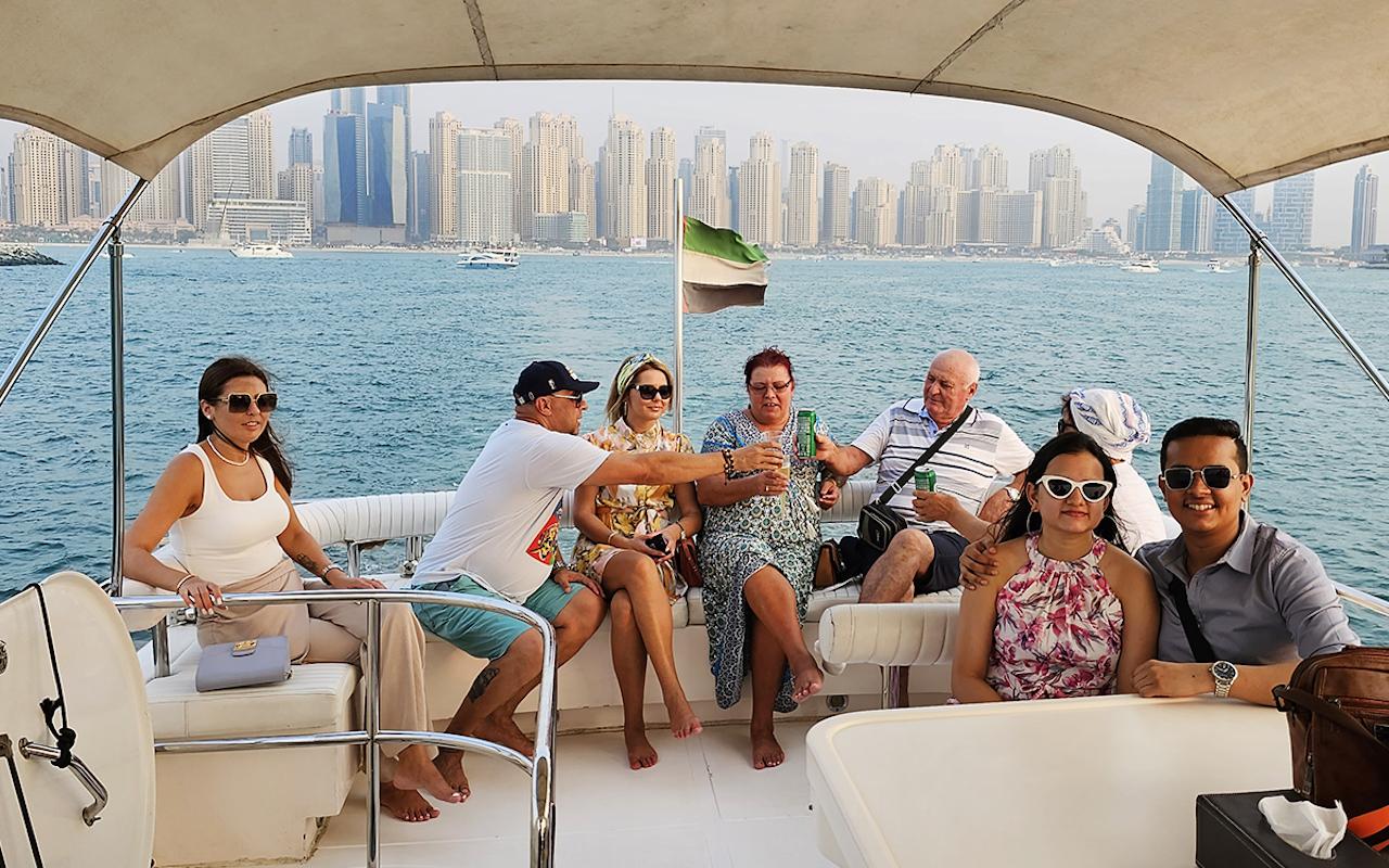 Dubai Sunset Yacht Cruise with Snacks & Drinks