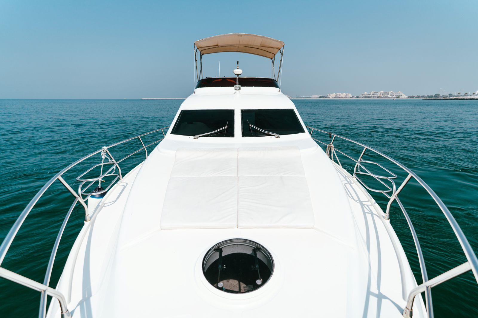 Dubai Private Luxury Yacht Experience – 50-Foot Charter