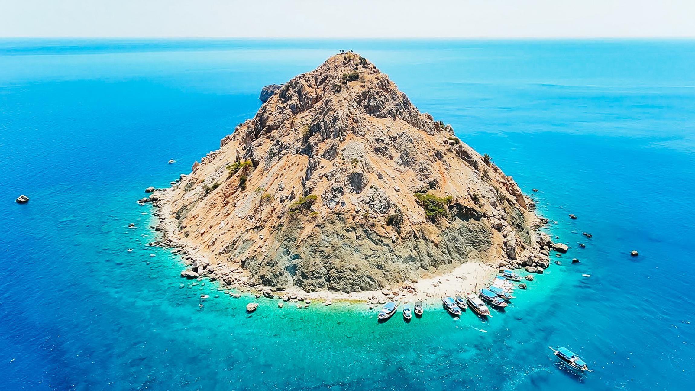 Suluada Island Boat Trip with Lunch