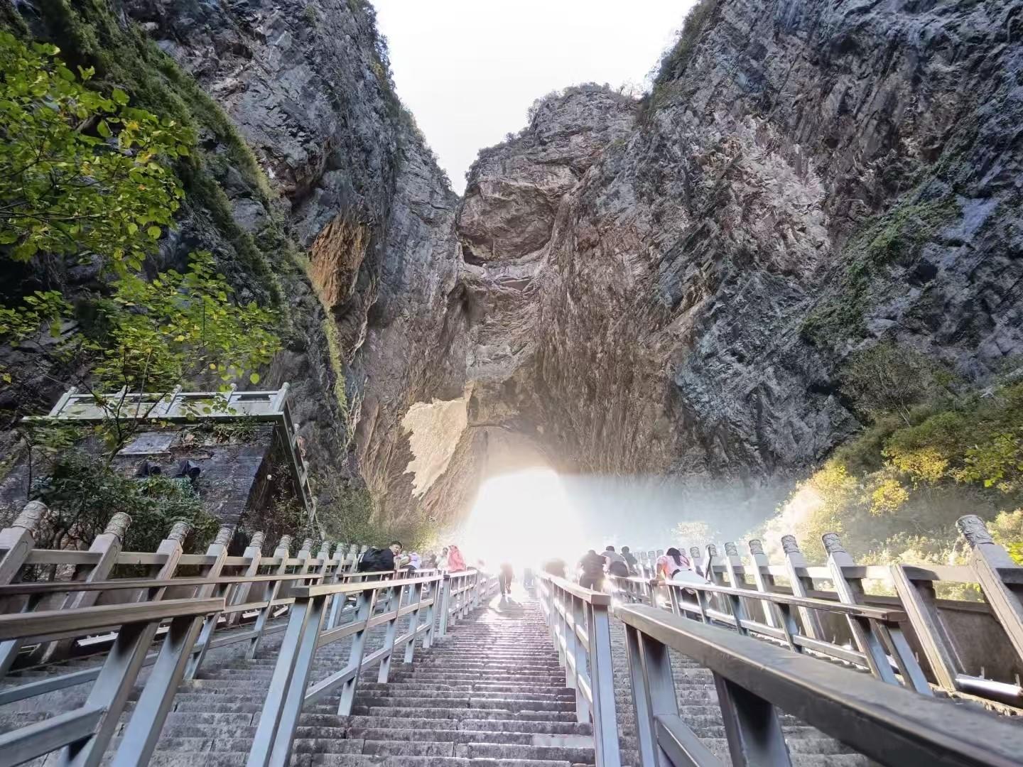 Zhangjiajie Glass Bridge & Tianmen Mountain Day Tour