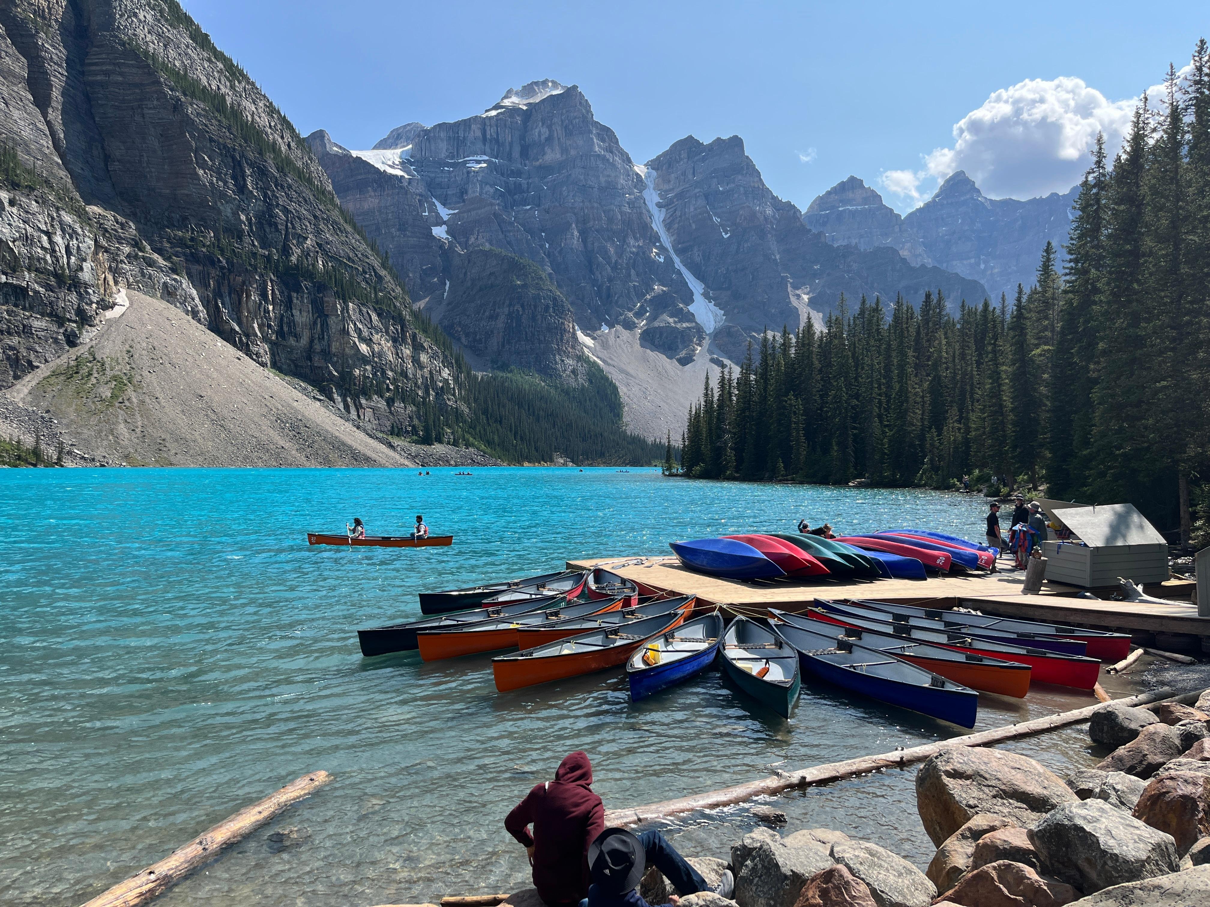 Banff Shuttle: Lake Louise & Moraine Lake Day Tour