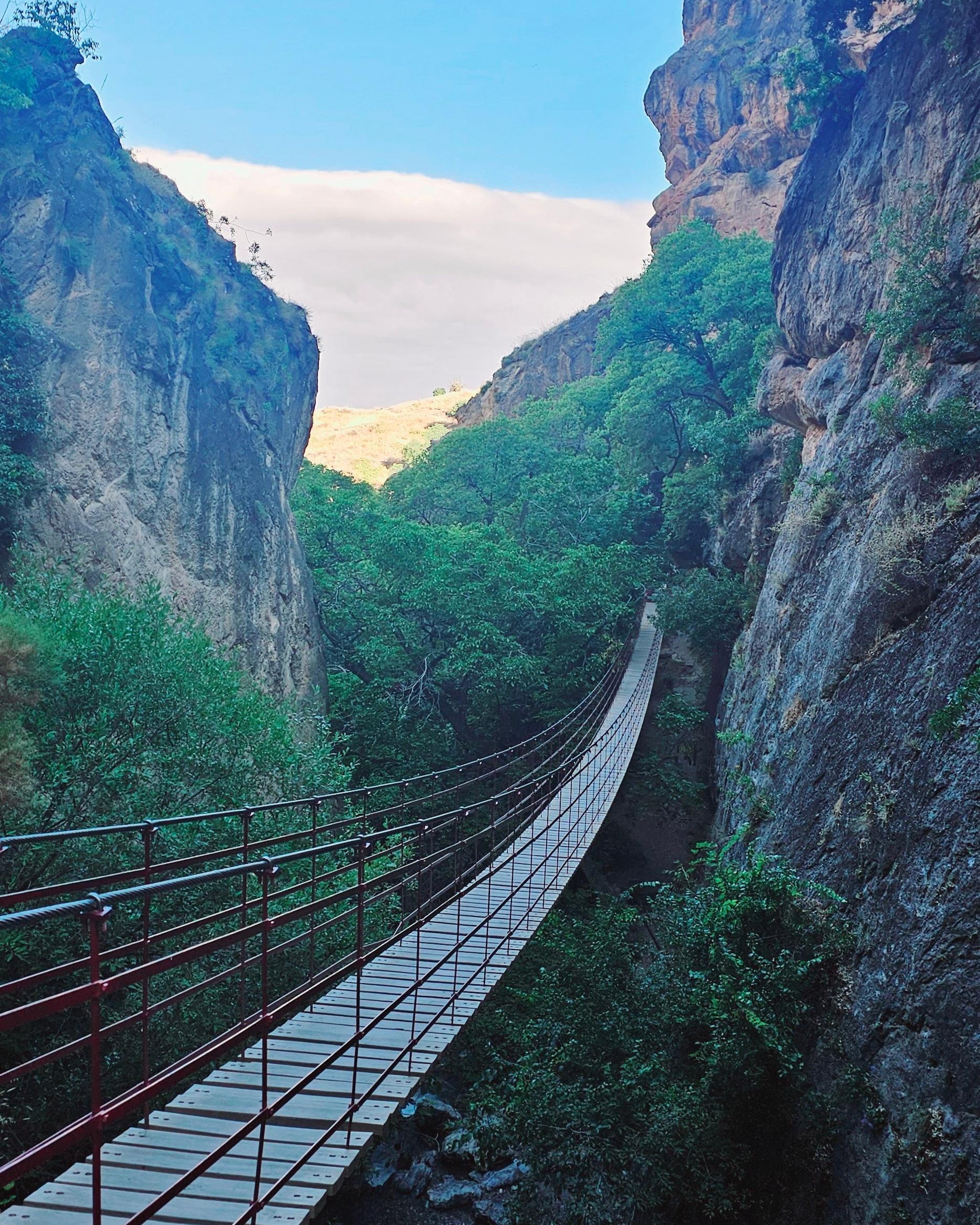 Sierra Nevada Waterfalls and Suspension Bridges Adventure
