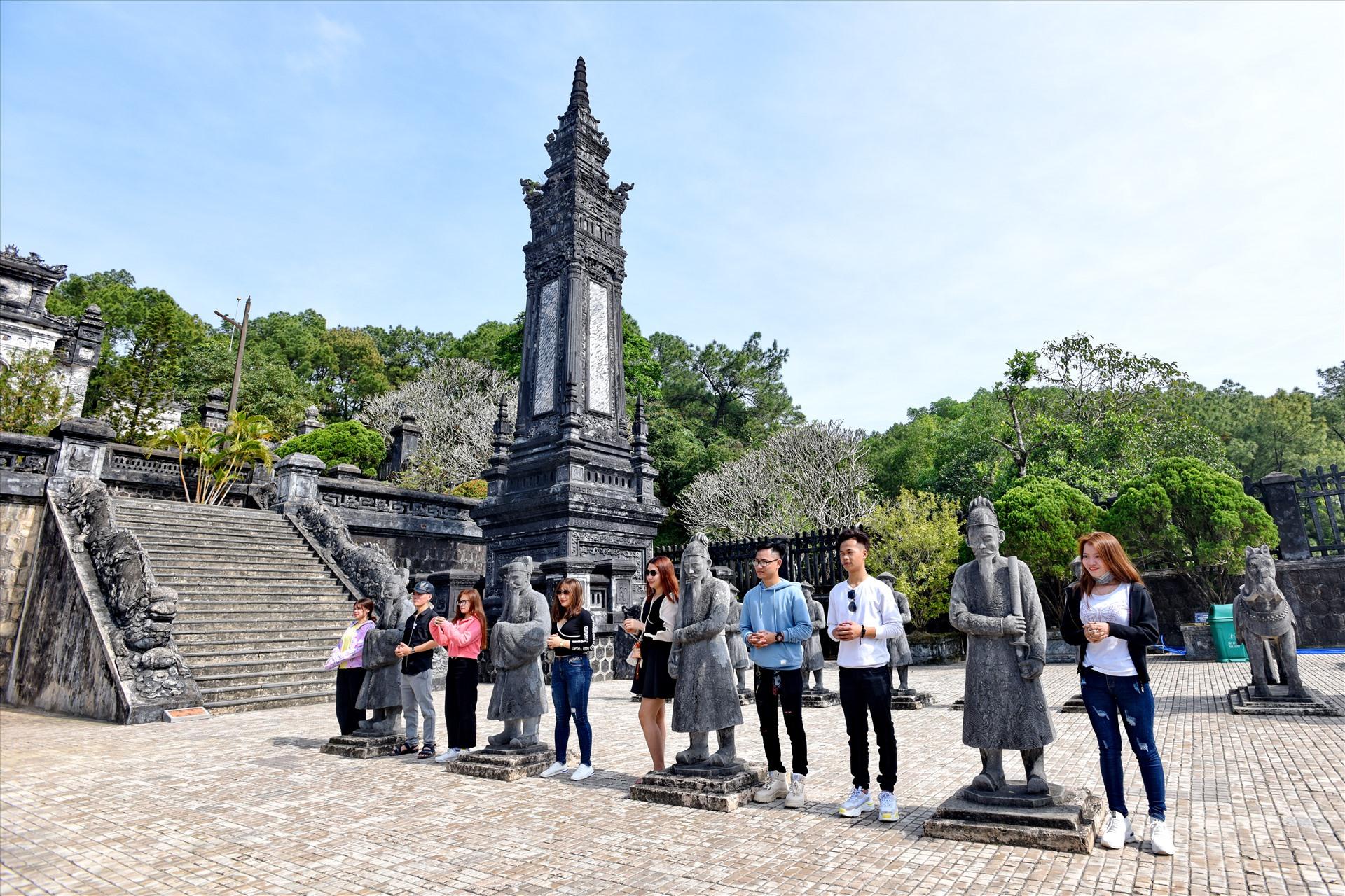Hue Imperial City & Royal Tombs Discovery