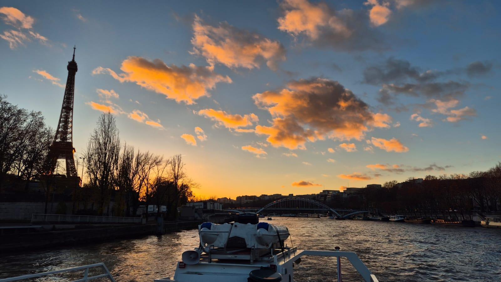 Paris Evening Seine River Cruise with Champagne