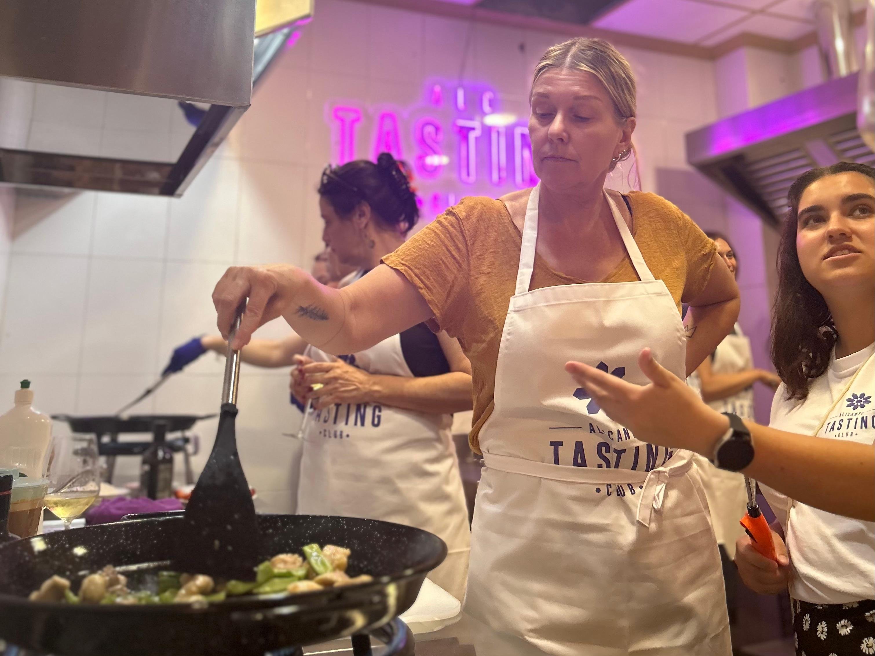 Alicante Paella Workshop with Market Tour & Tapas