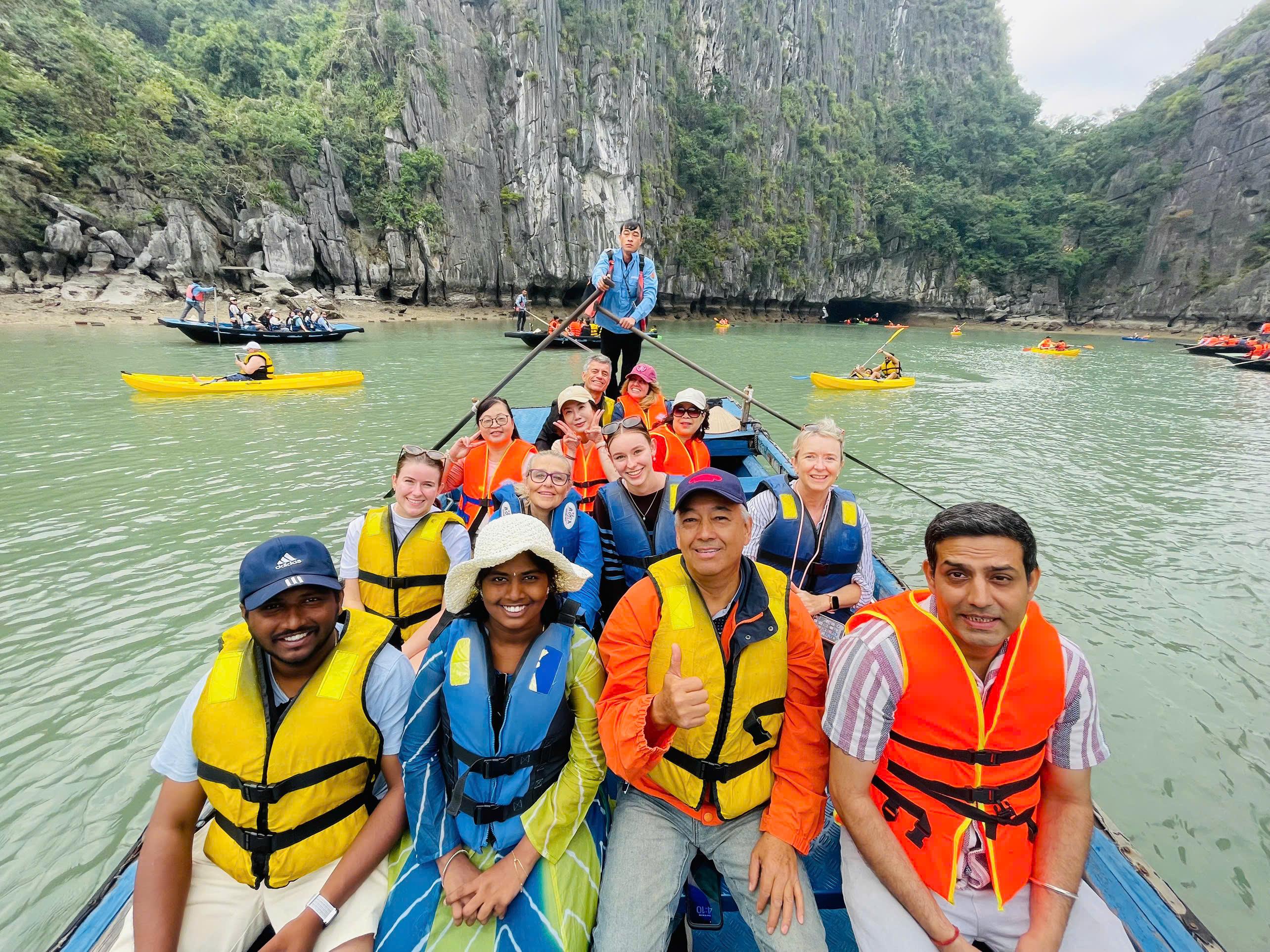 Luxury Ha Long Bay Day Cruise with Buffet & Kayaking