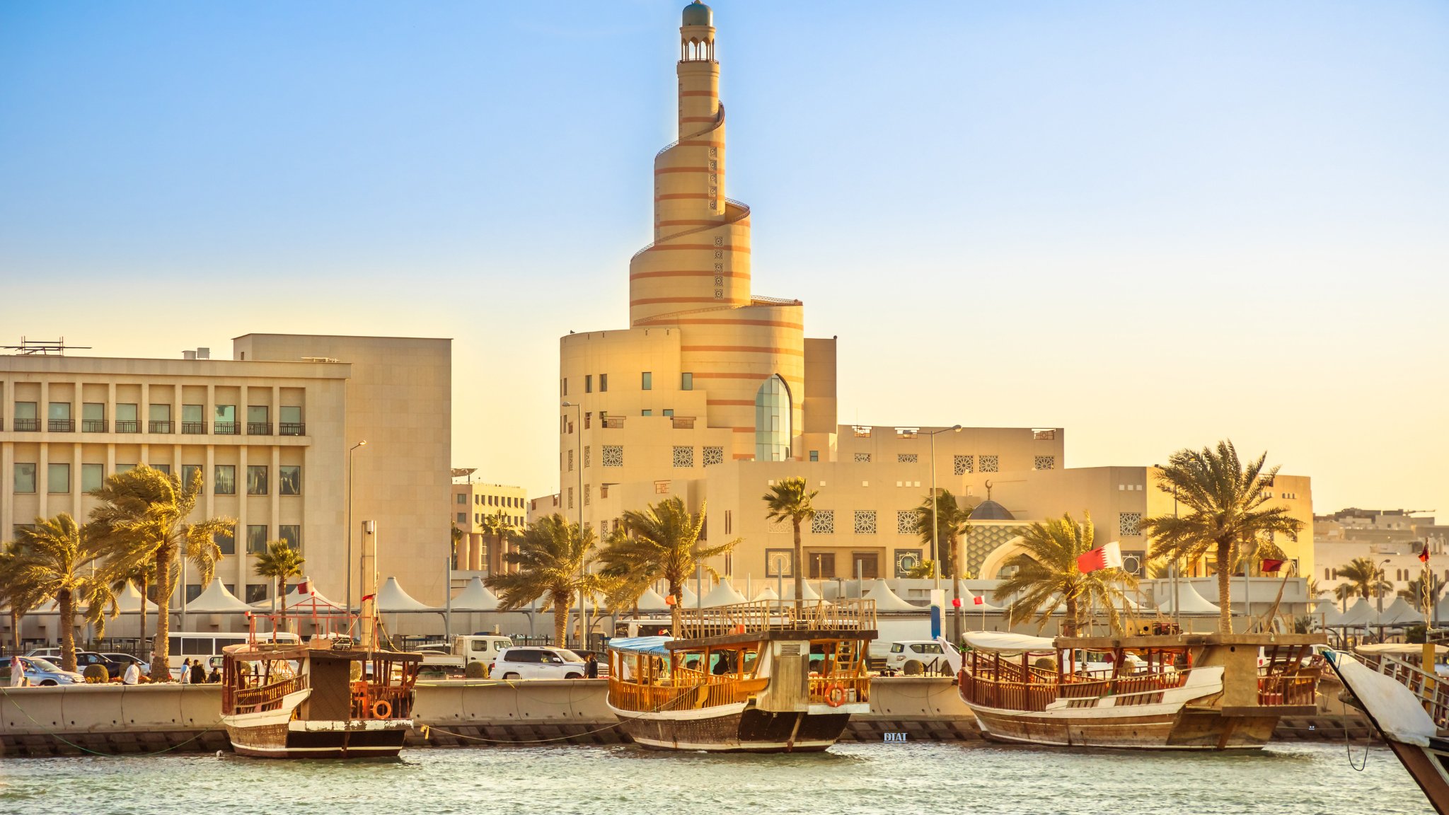 Doha Private Highlights Tour & Traditional Dhow Cruise