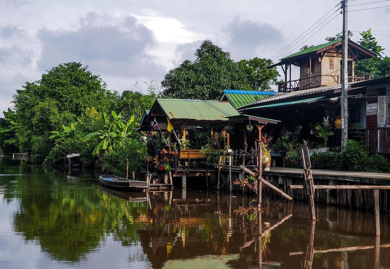 Bangkok Teak Boat Canal Cruise & Wat Arun Exploration