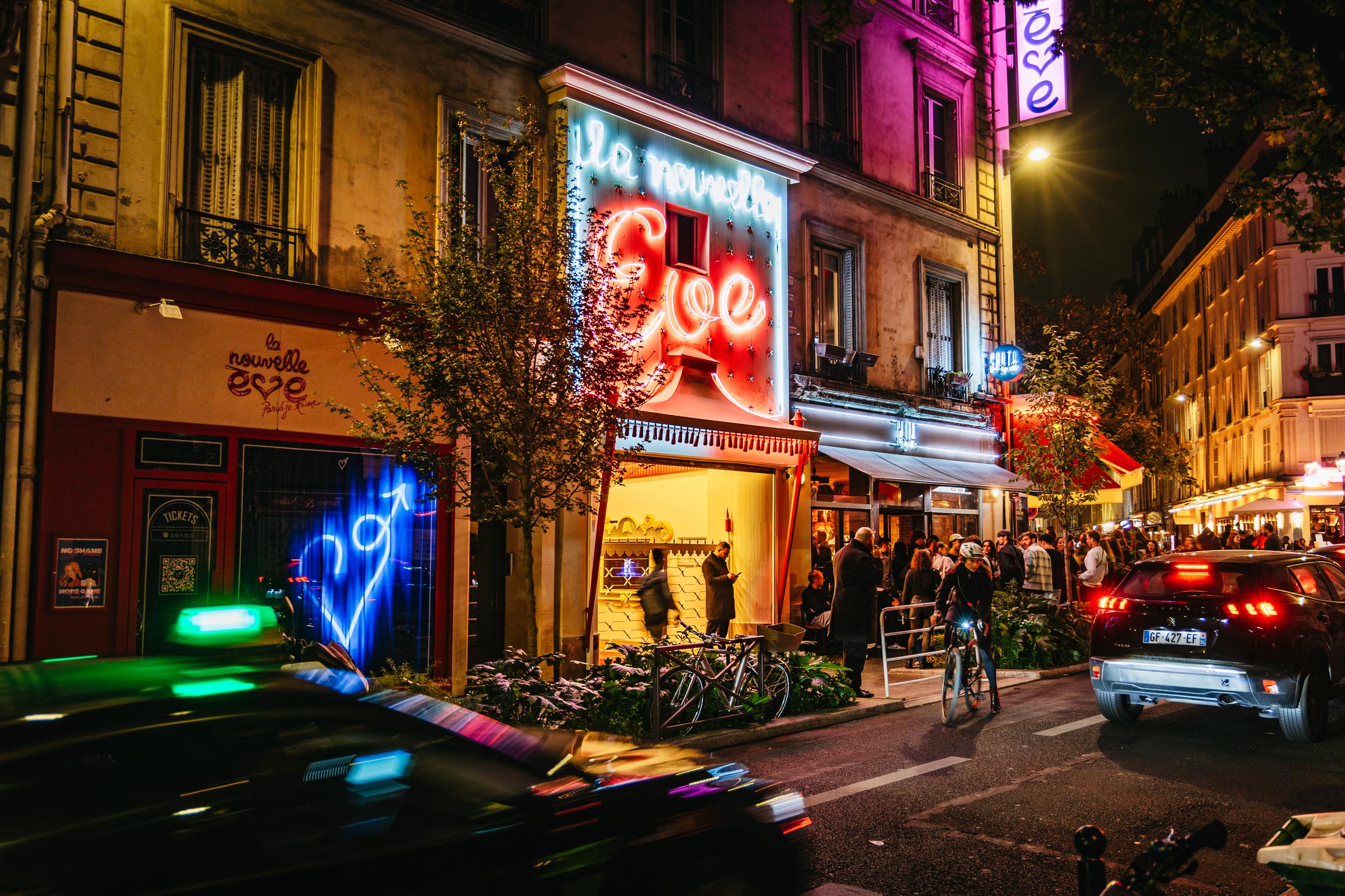 La Nouvelle Eve Cabaret Show with Champagne