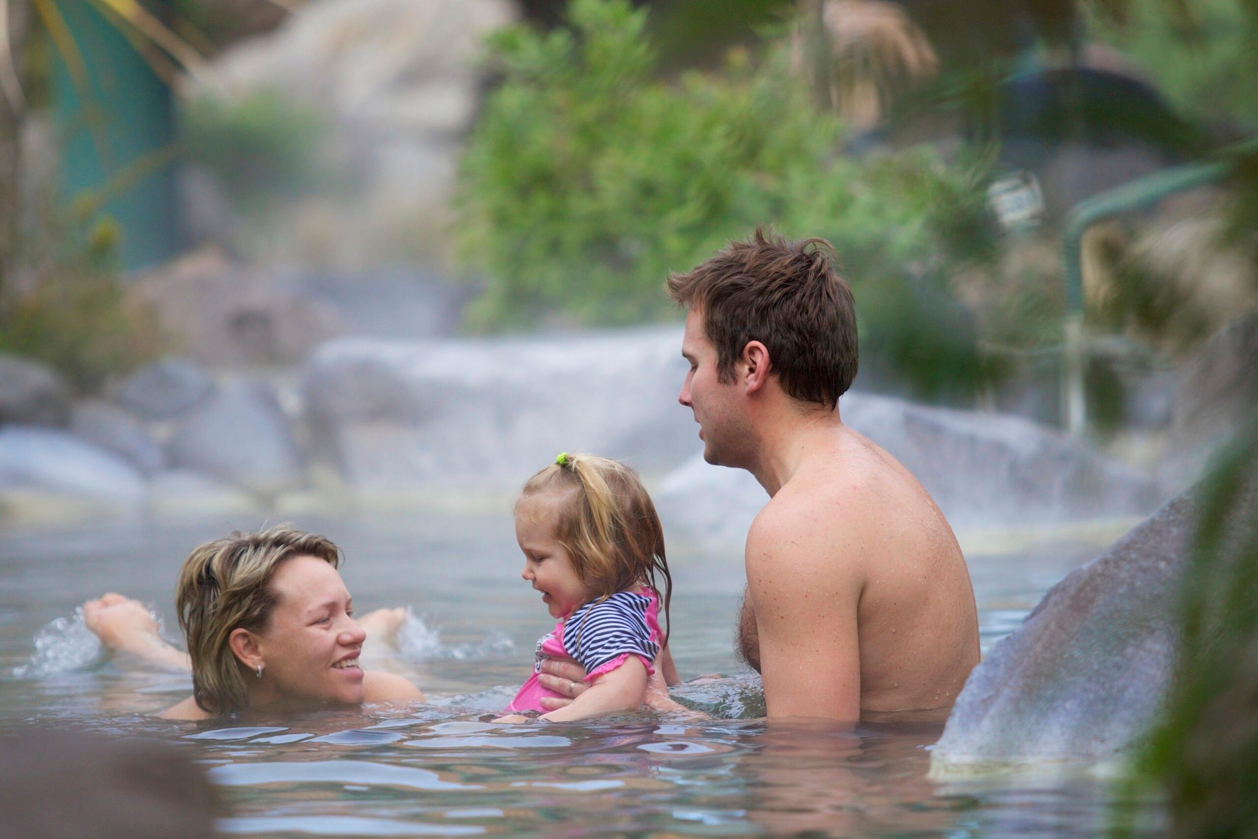 Auckland: Rotorua Highlights Tour + Waiotapu, Lunch & Add-On