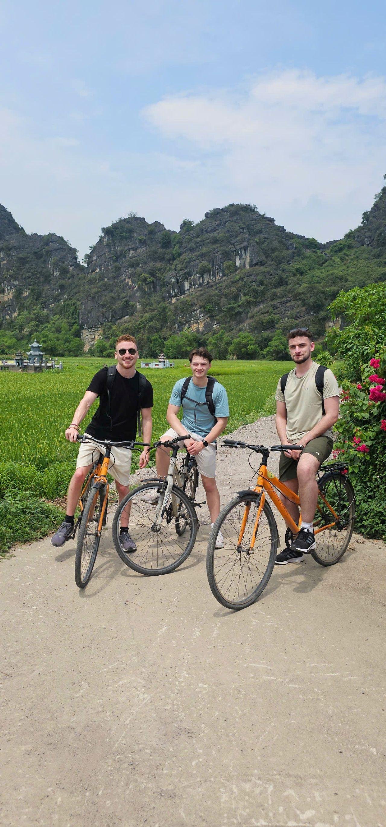 Hanoi to Ninh Binh: Hoa Lu, Trang An & Mua Cave Day Tour