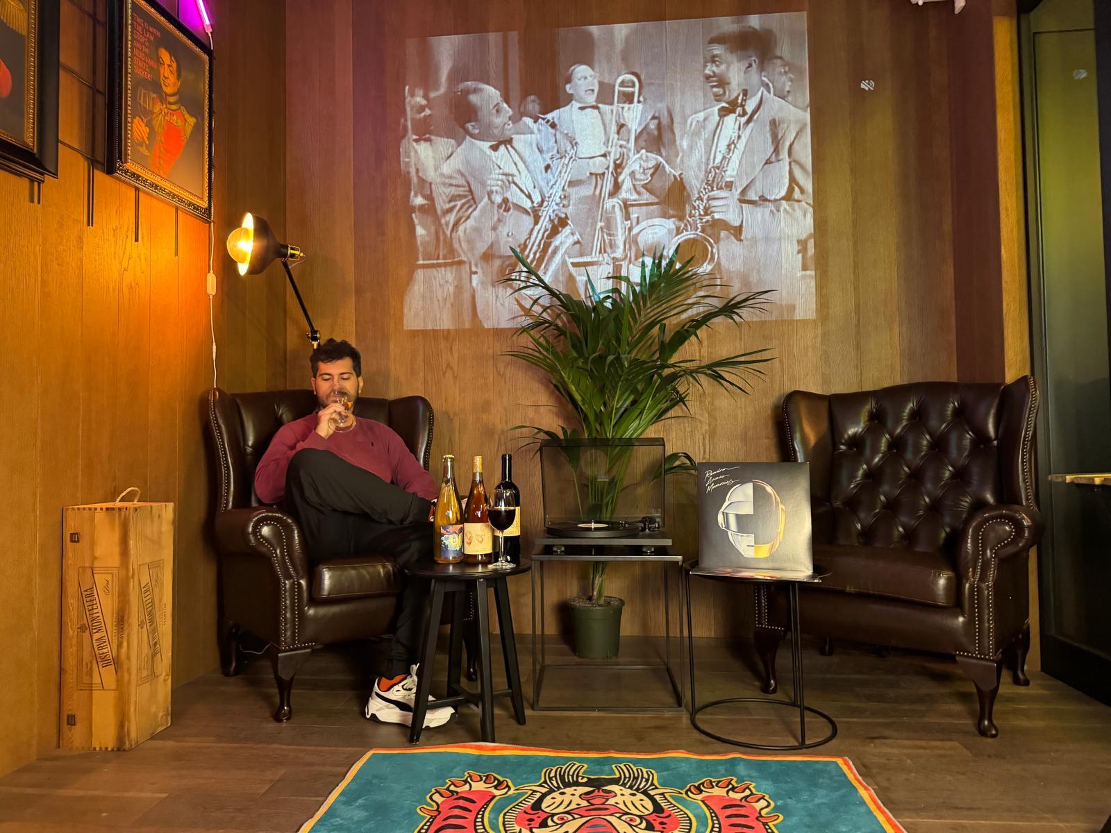 Listening Wine Room: Sicilian Wine & Vinyl Experience