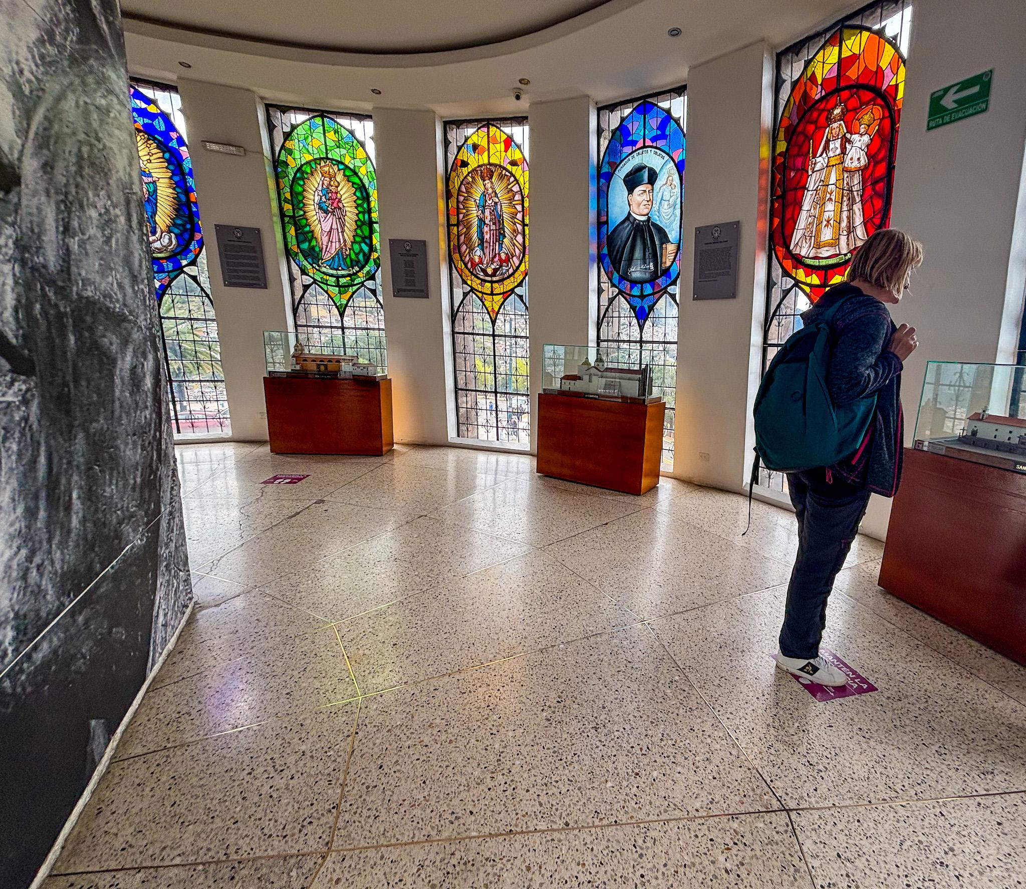 Quito Full-Day Tour: Equator Line, Cable Car & Colonial Highlights