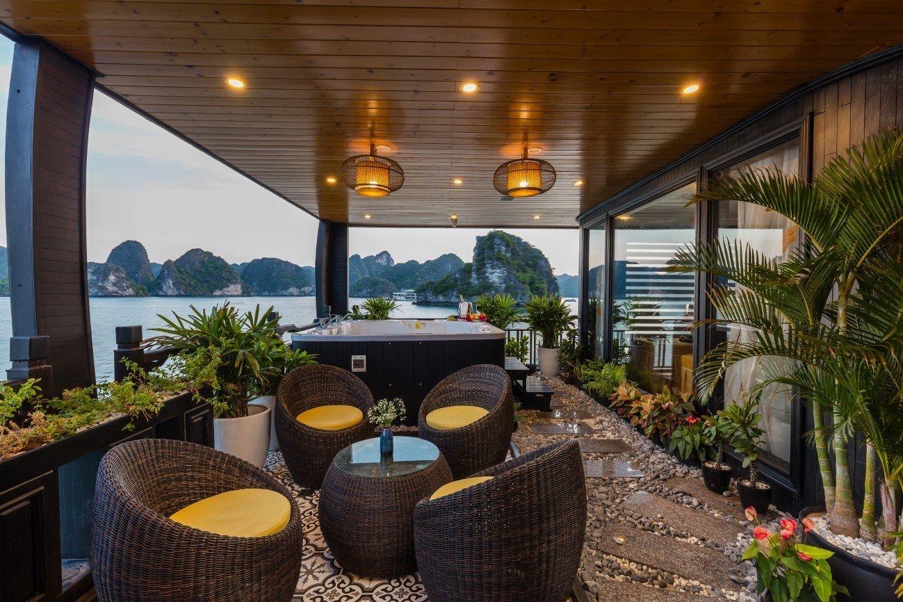Ha Long & Lan Ha Bay 3-Day Cruise with Private Balcony