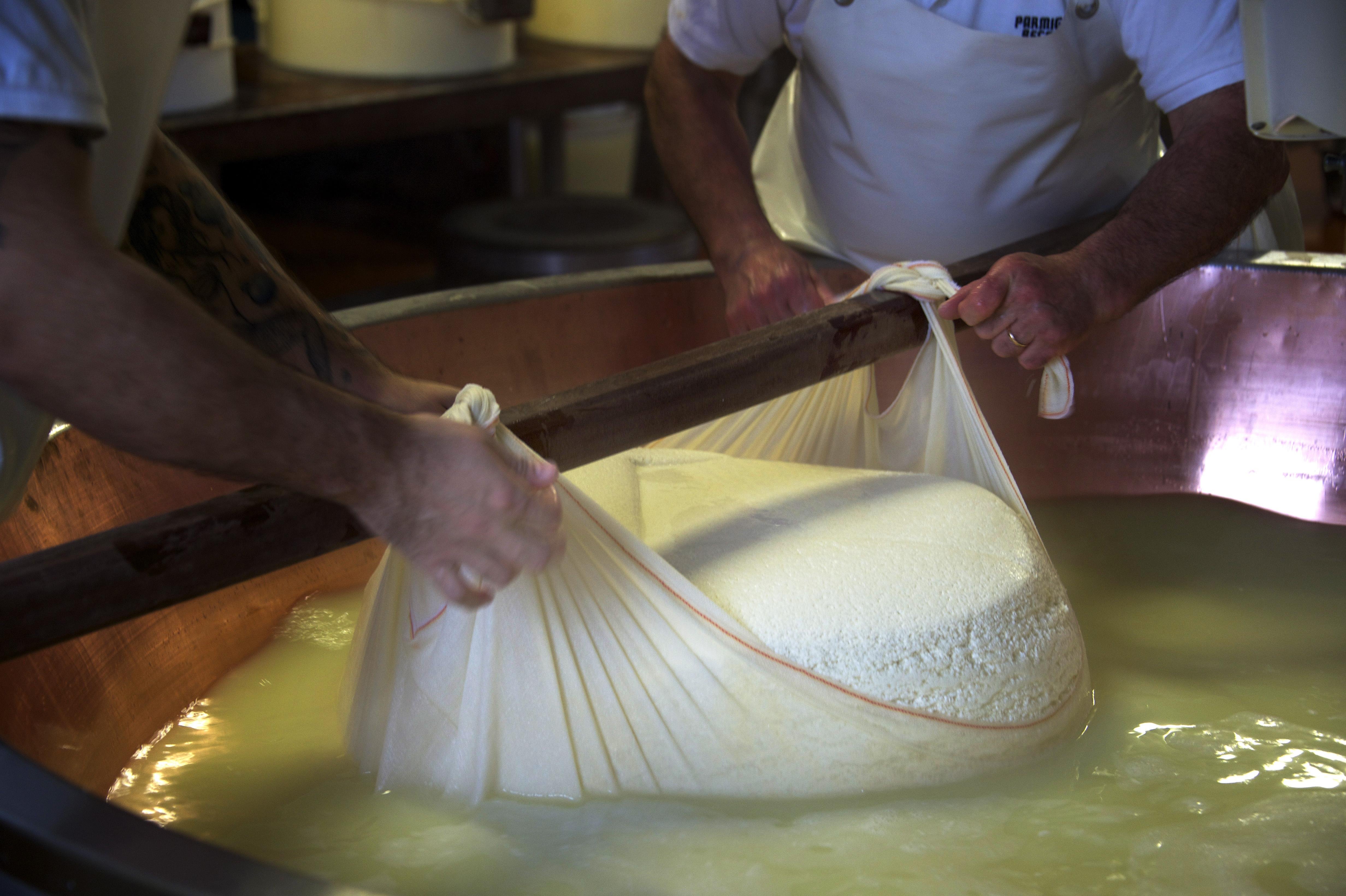 Parma Dairy Experience: Parmigiano Reggiano Tour with Tasting & Traditional Lunch