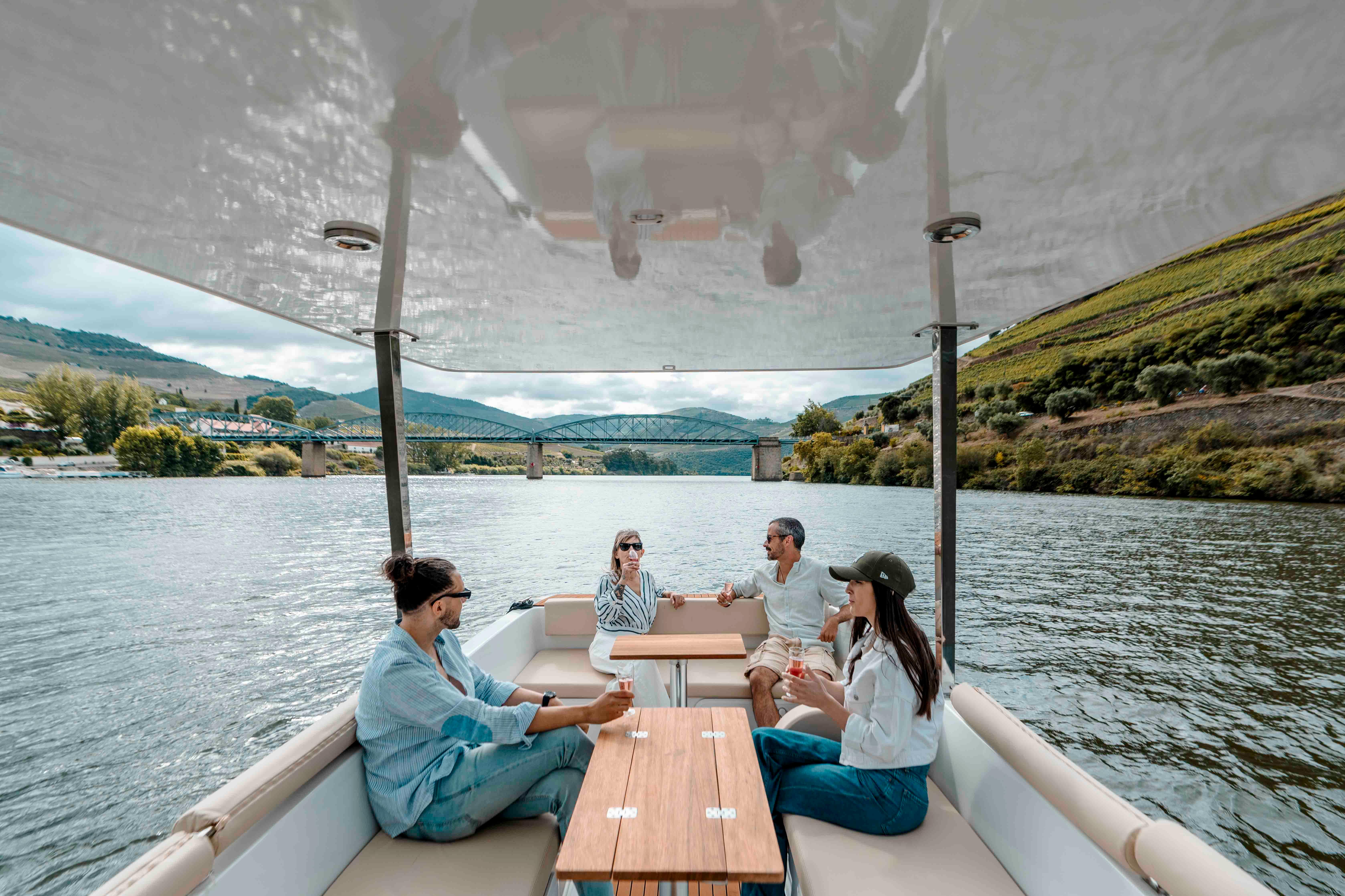 Pinhão Solar Boat Cruise on the Douro with Wine Tasting